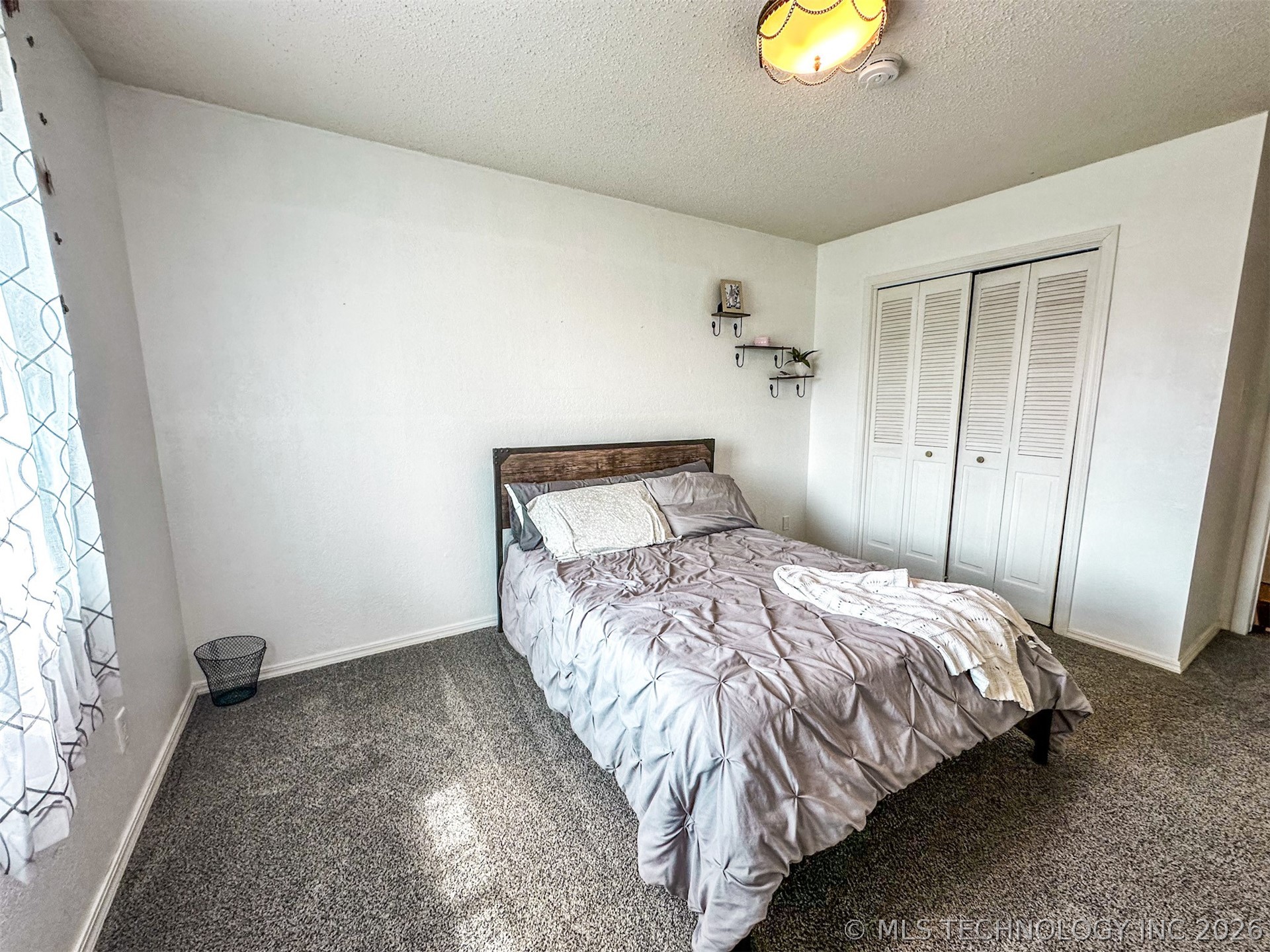 2435 S Woodland Road Property Photo 11