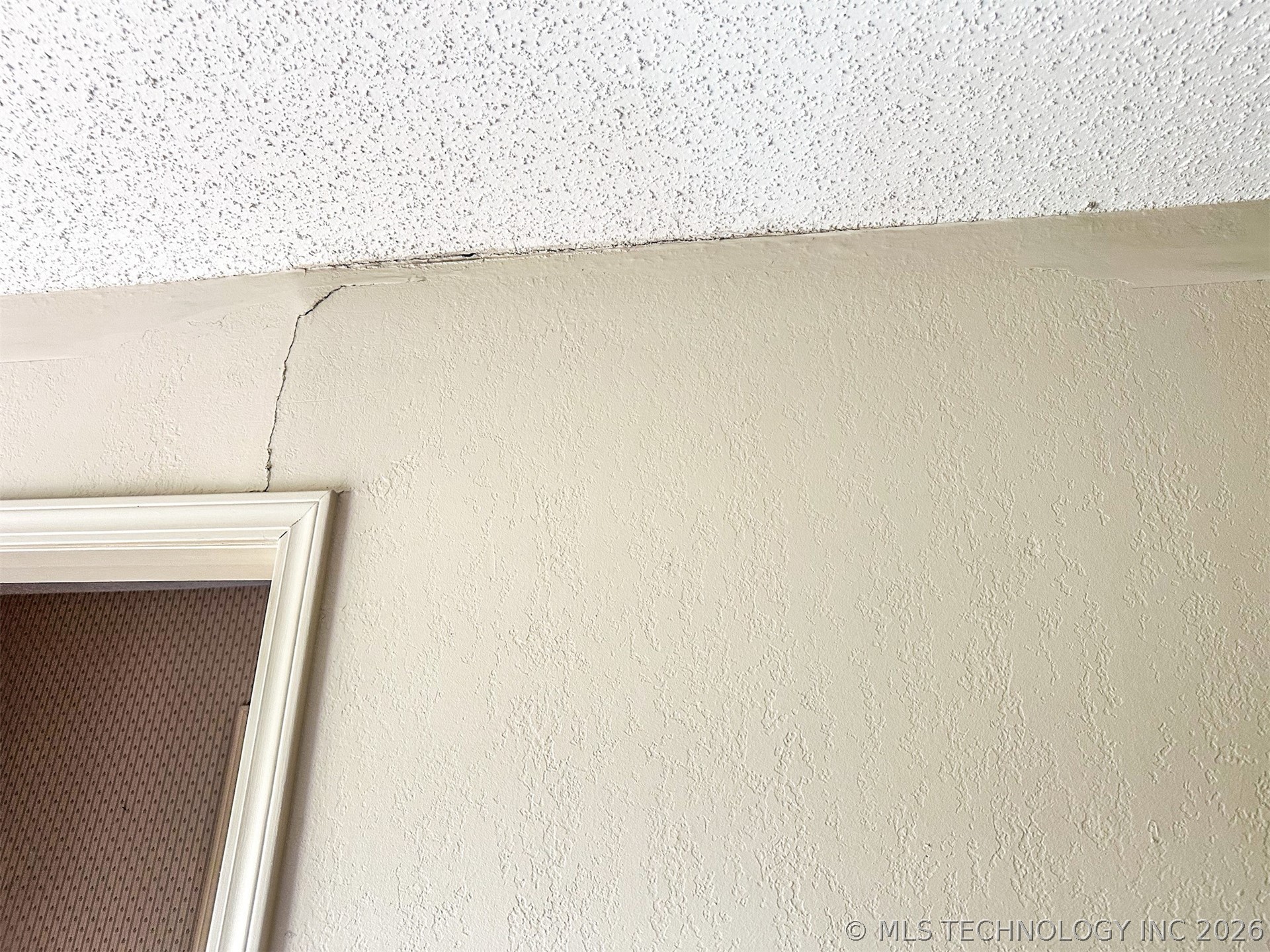 2435 S Woodland Road Property Photo 23