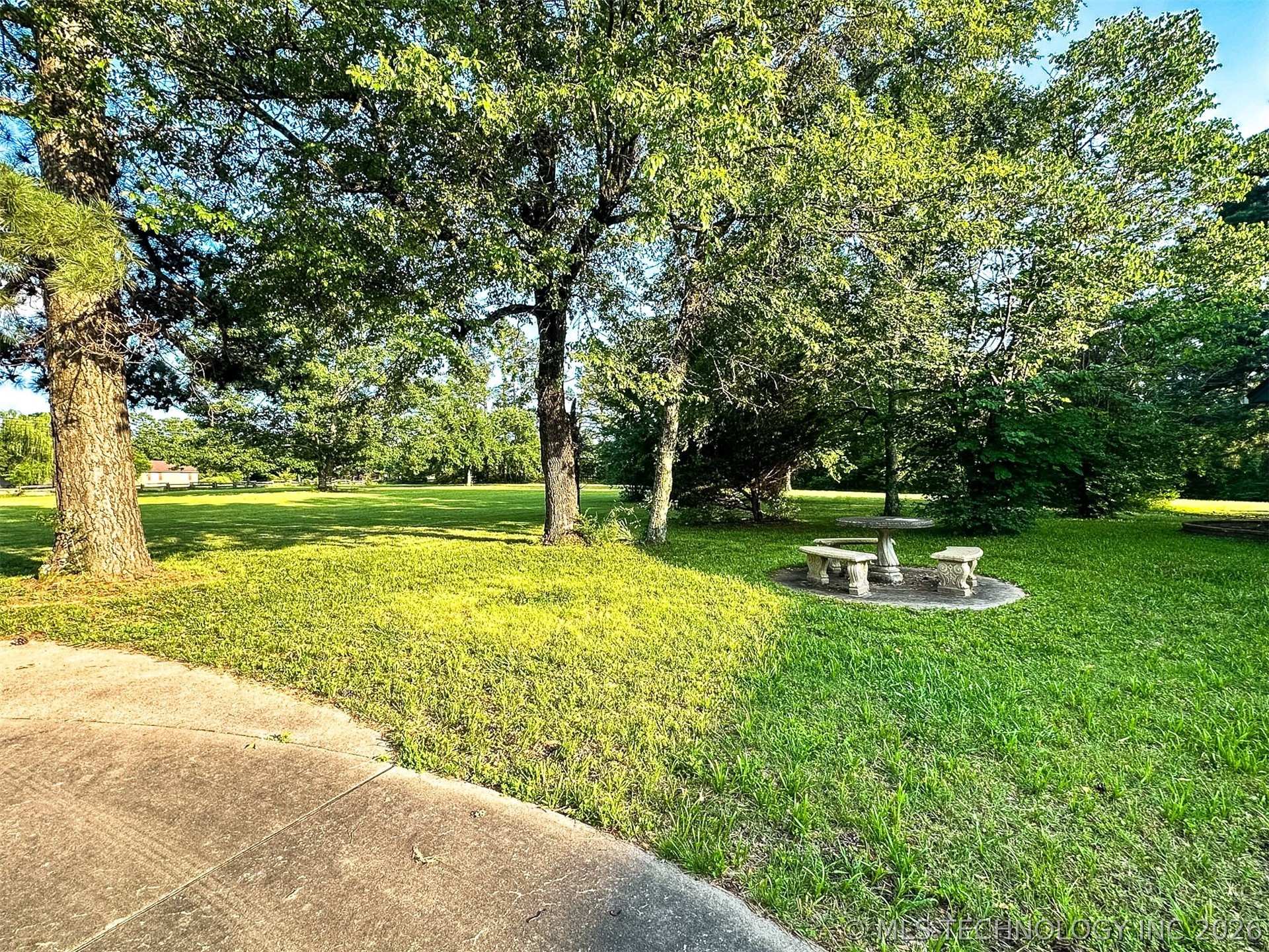 2435 S Woodland Road Property Photo 41