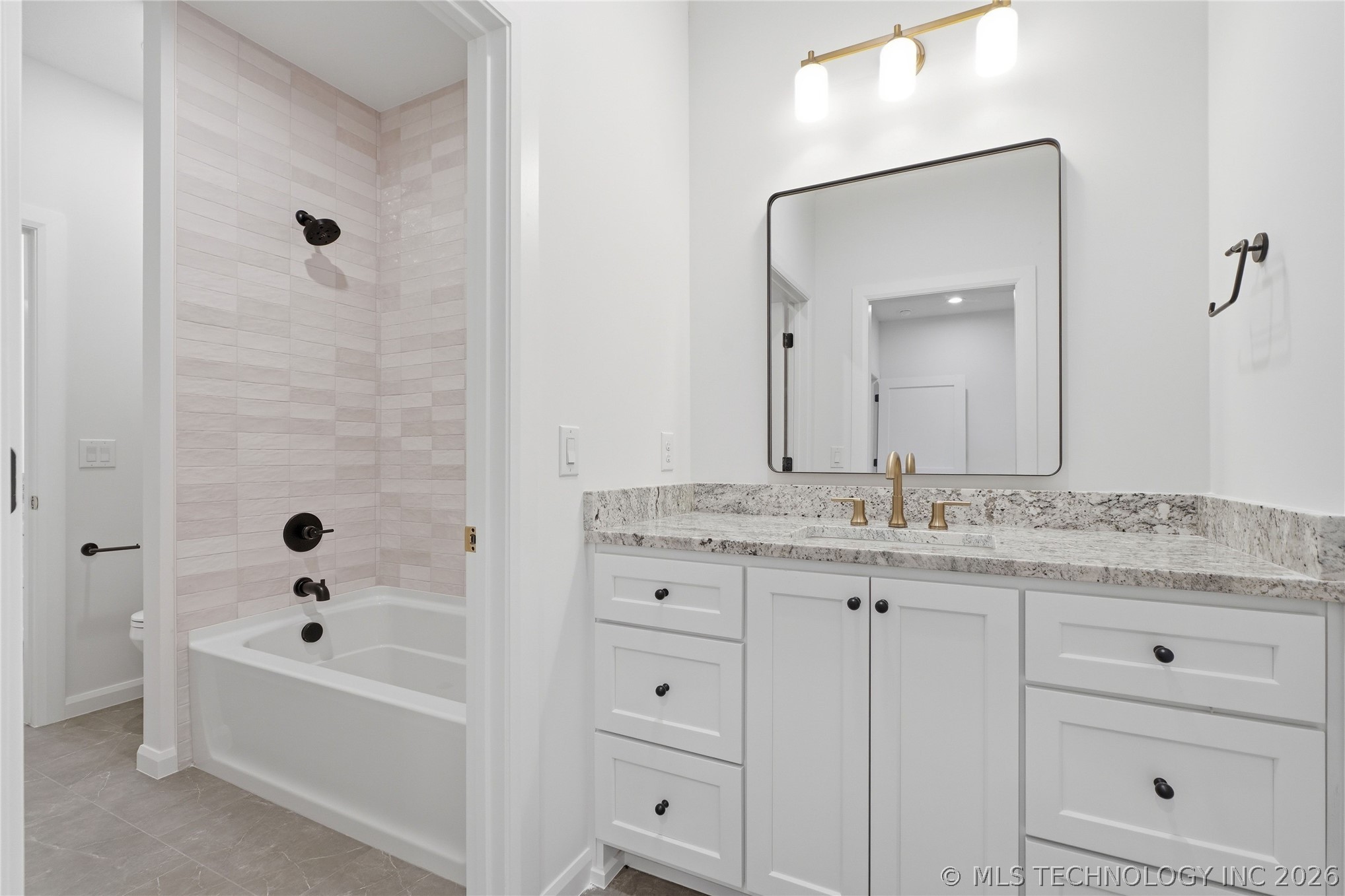 1424 E 37th Street Property Photo 44