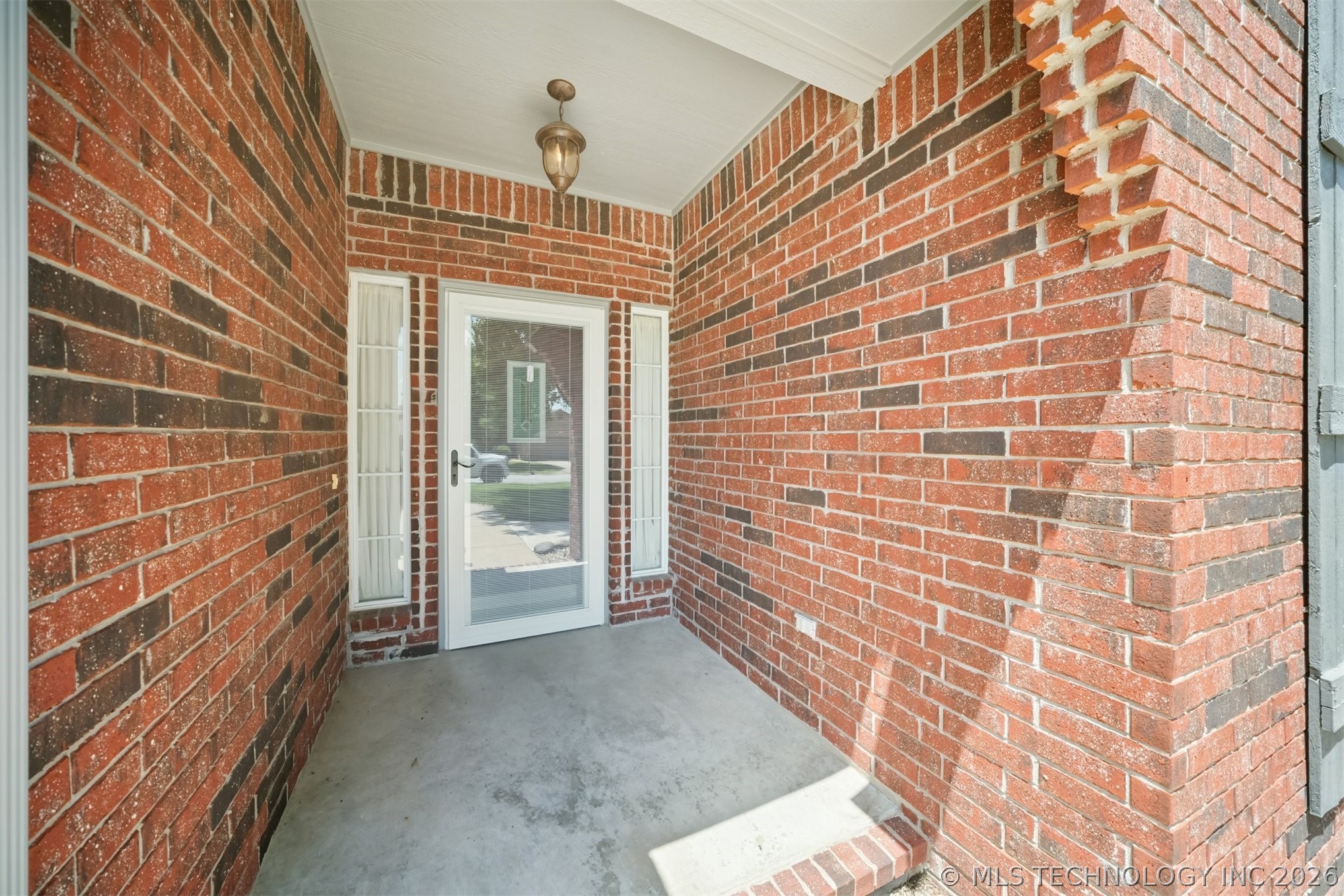 8037 Vintage Trace Drive Property Photo 5
