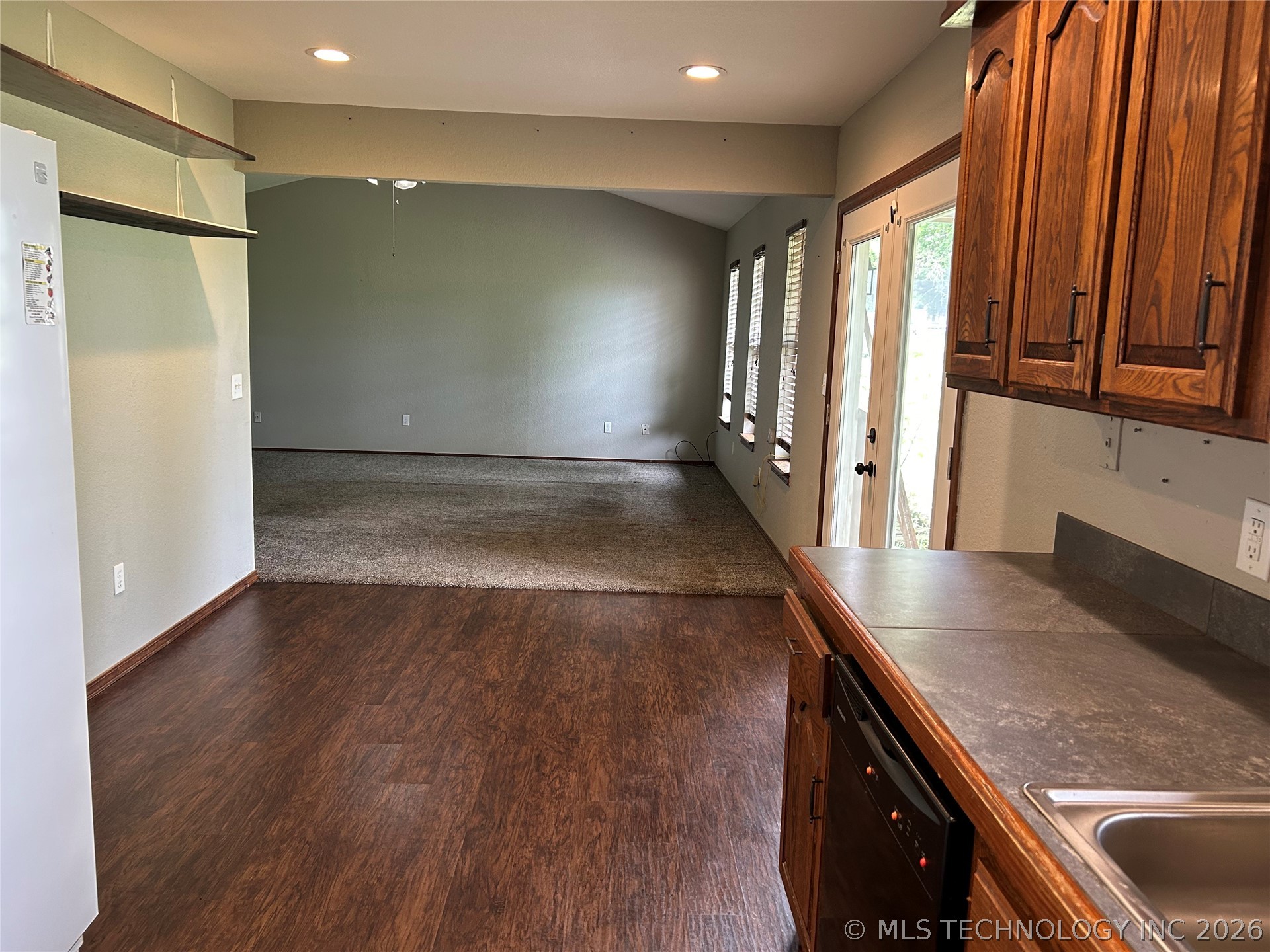 82 S Gladd Road Property Photo 6