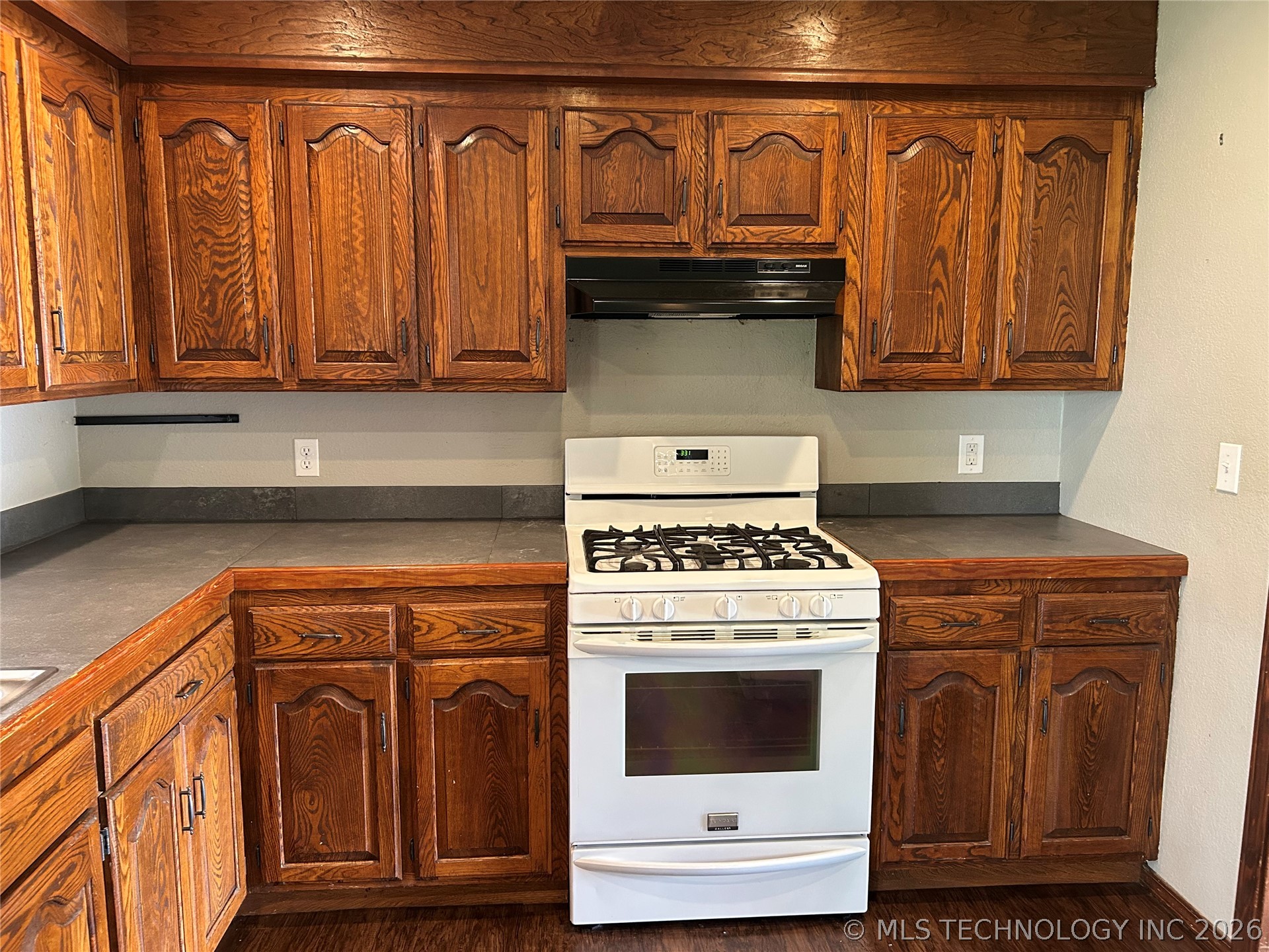 82 S Gladd Road Property Photo 9