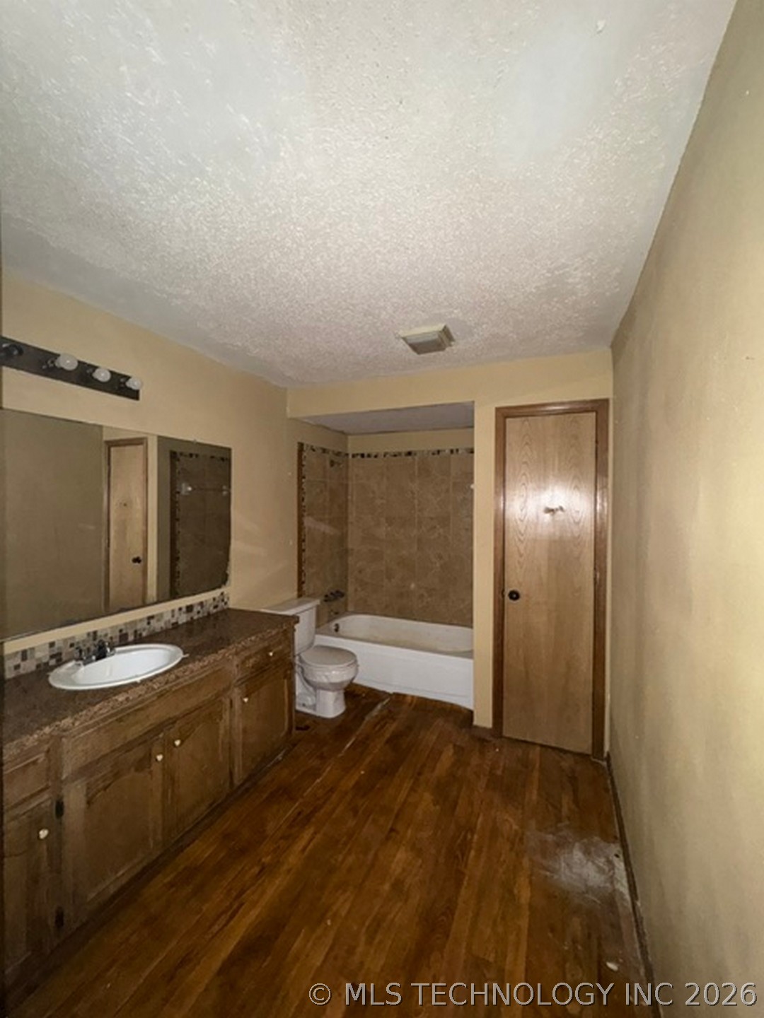 110490 S 4756 Property Photo 12
