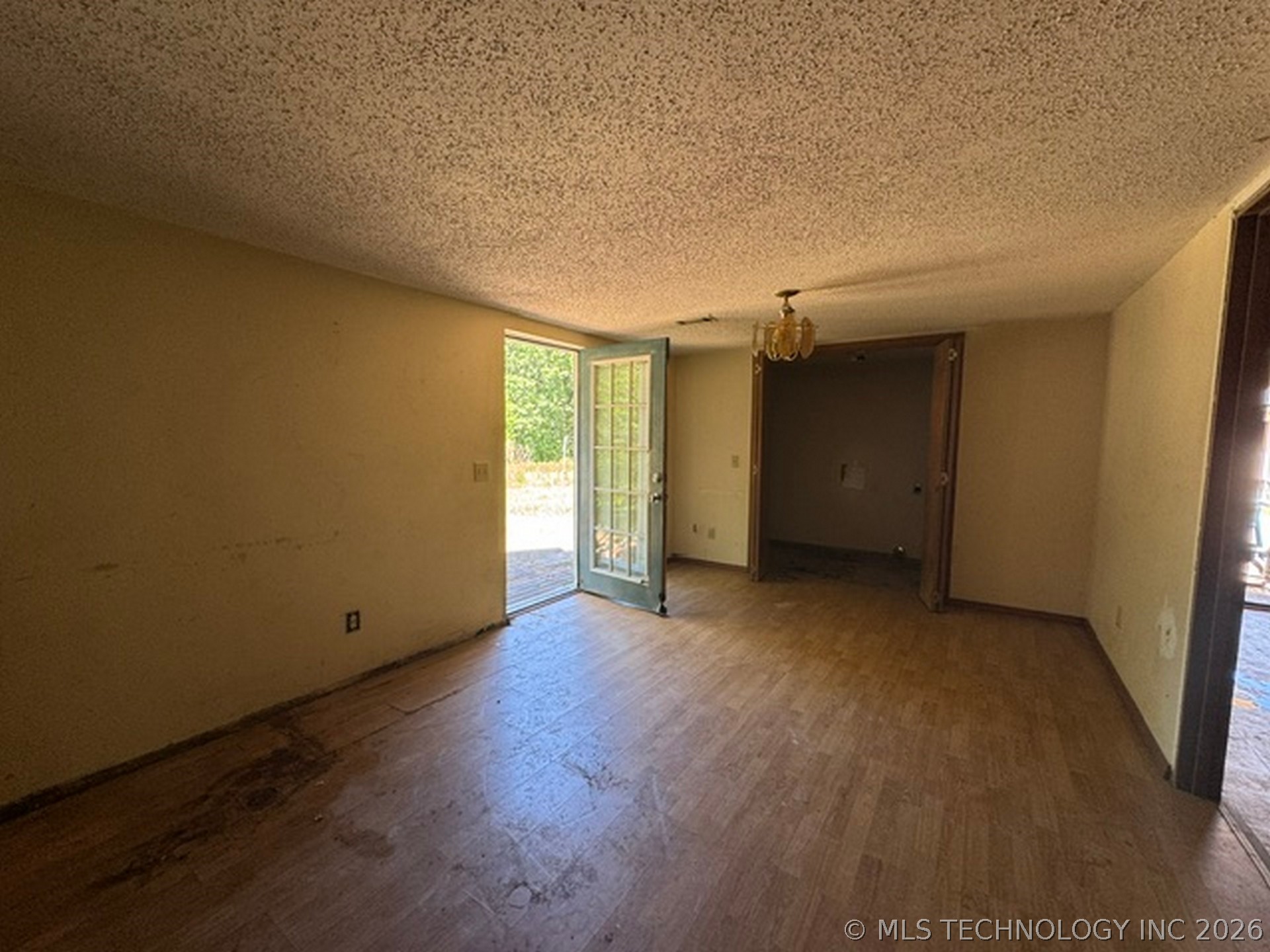 110490 S 4756 Property Photo 17
