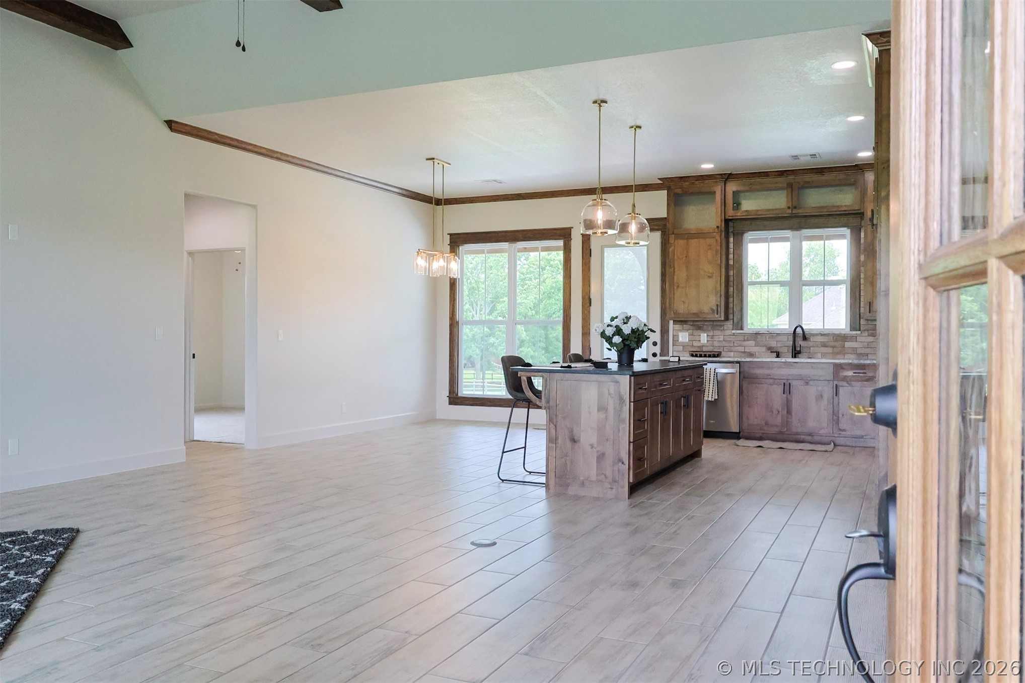 408 S Tall Chief Avenue Property Photo 5