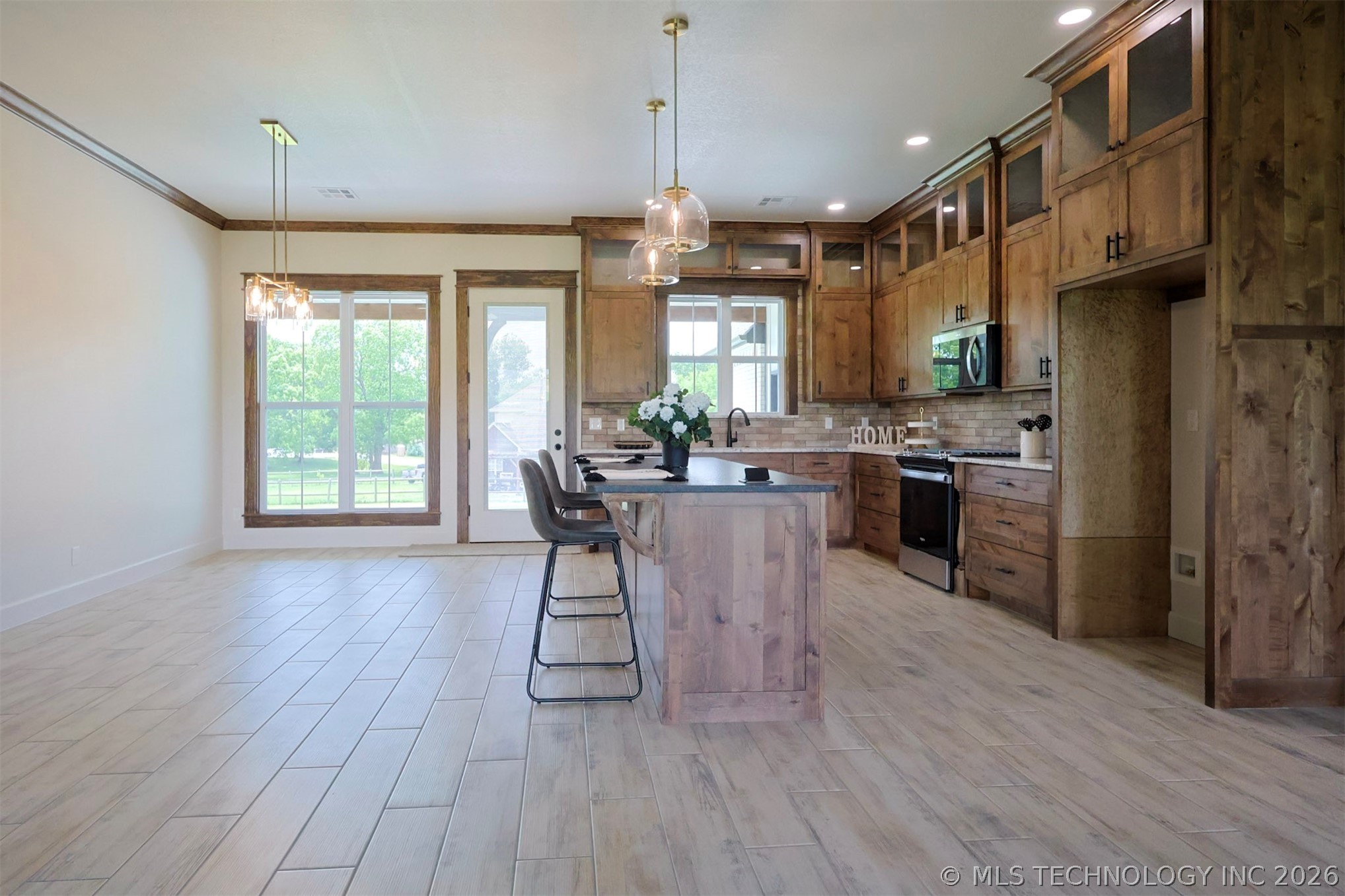 408 S Tall Chief Avenue Property Photo 9