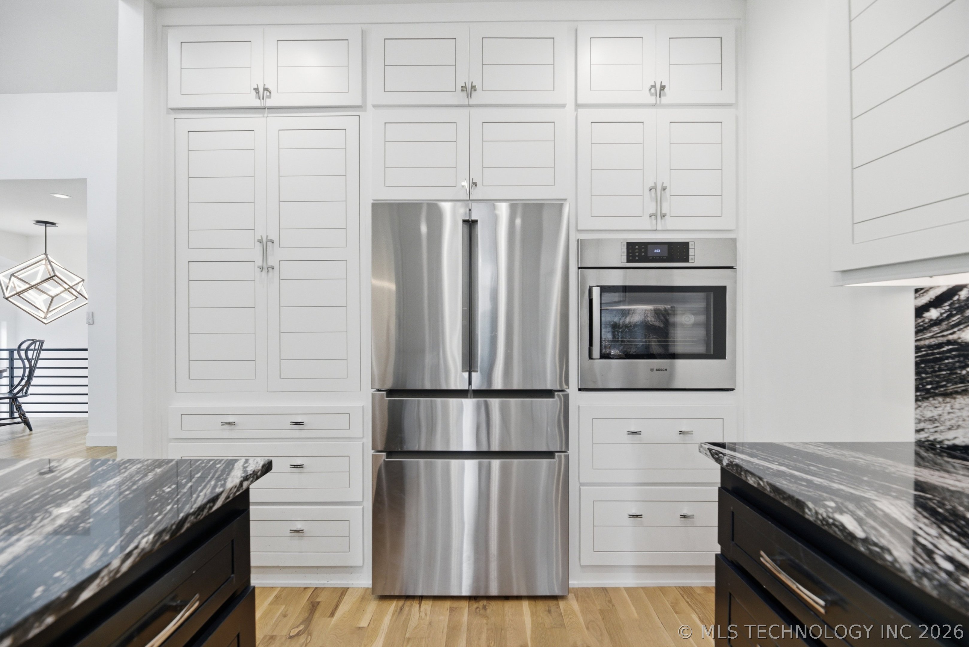 9708 S Maplewood Avenue Property Photo 13