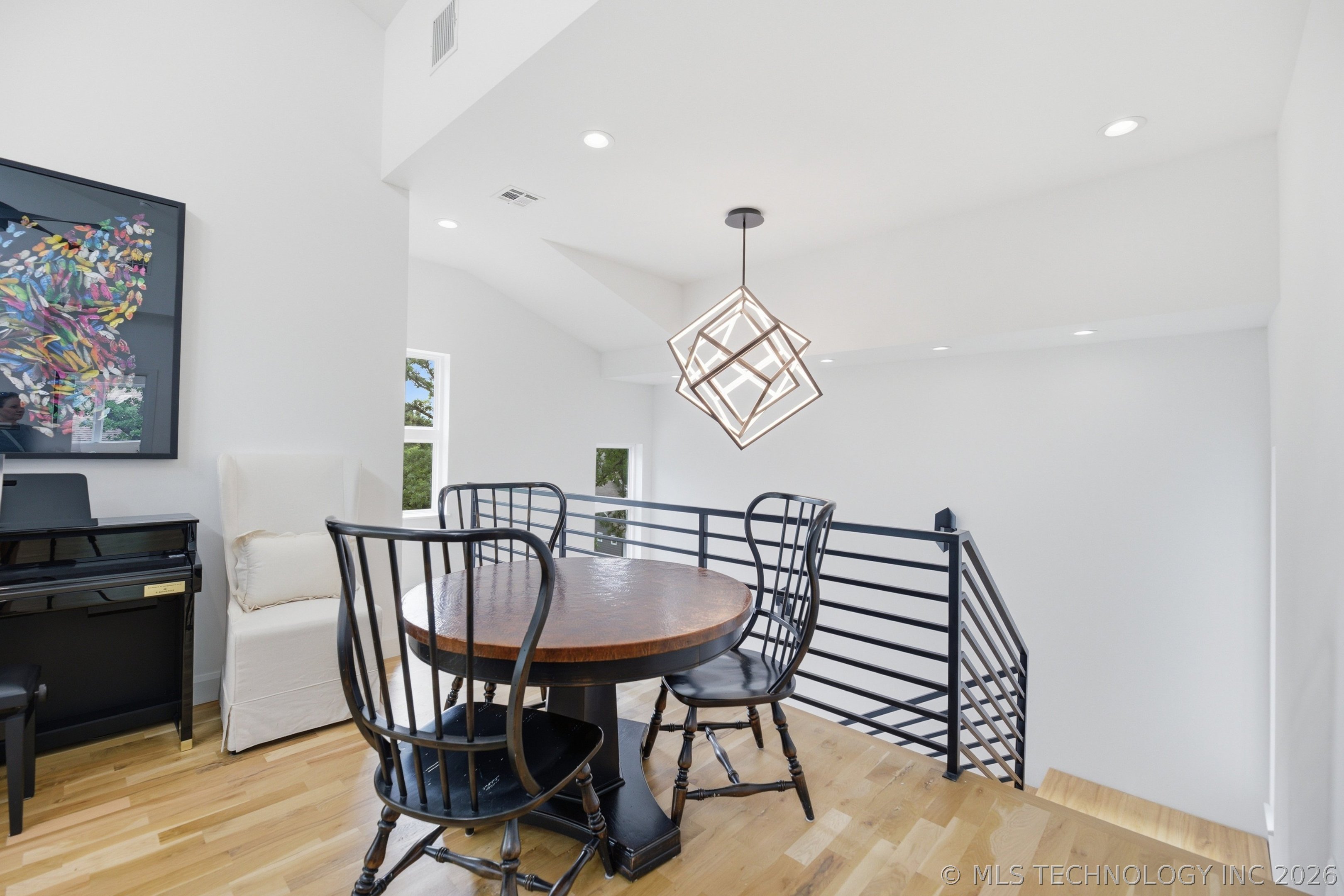 9708 S Maplewood Avenue Property Photo 15