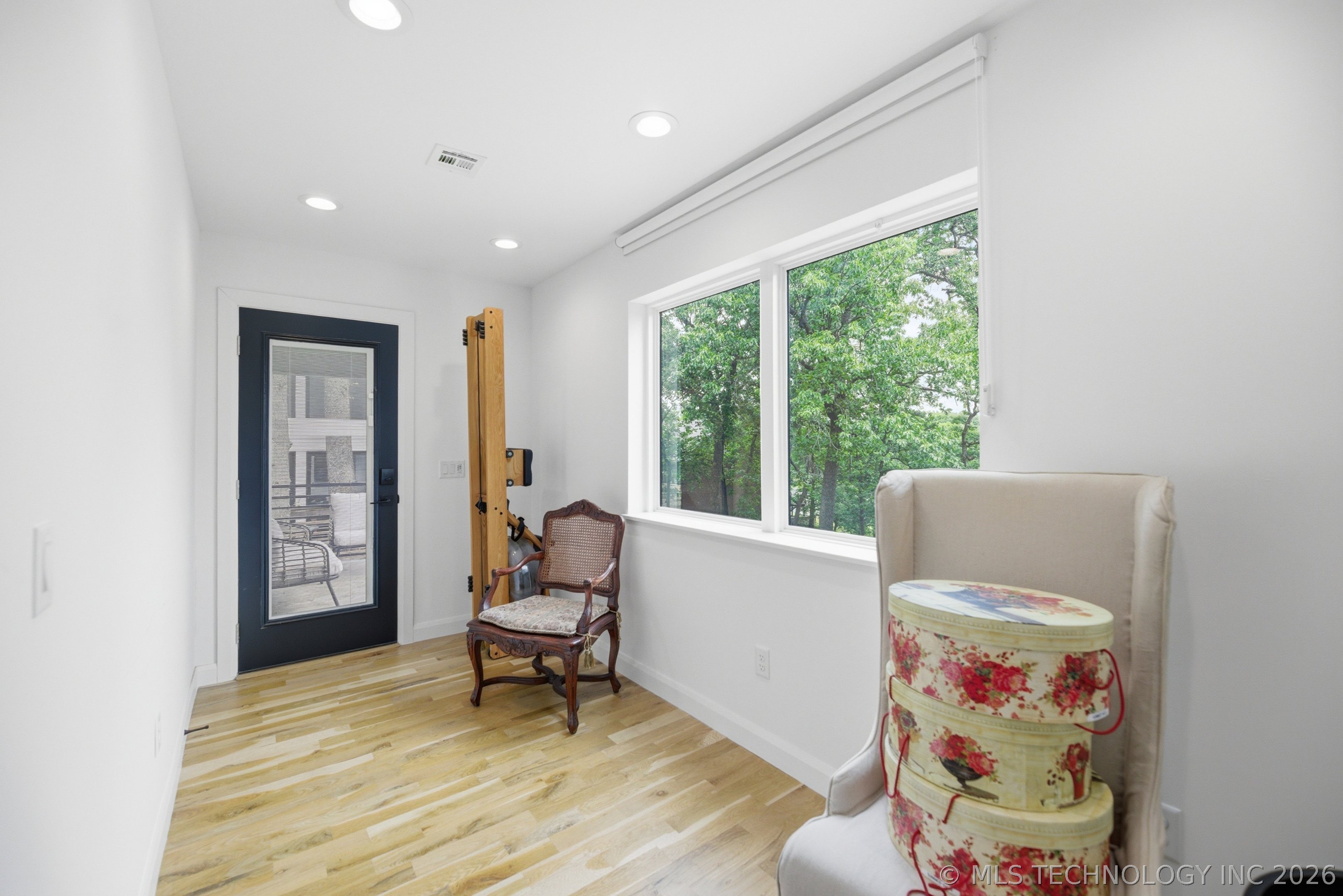 9708 S Maplewood Avenue Property Photo 31