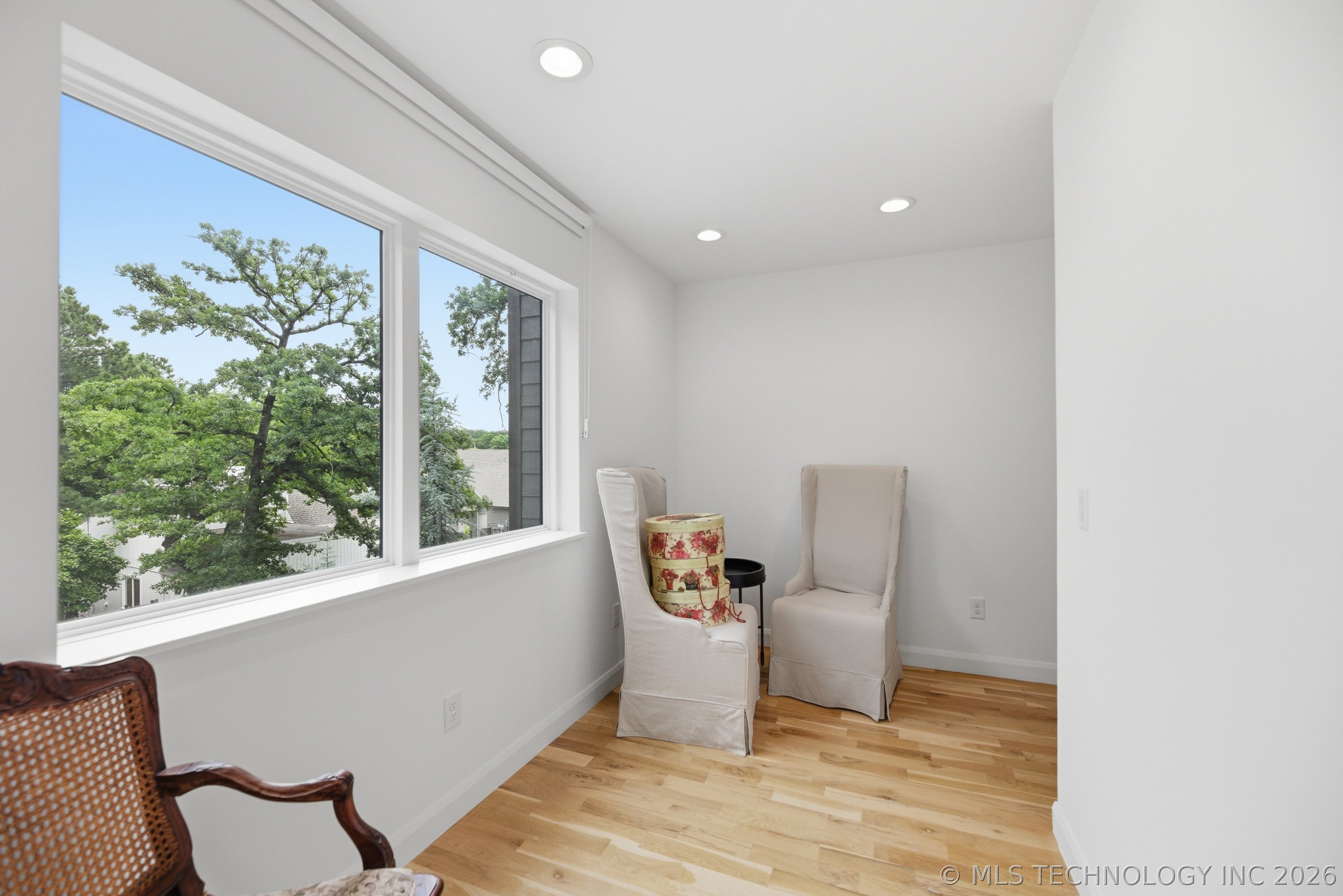 9708 S Maplewood Avenue Property Photo 32