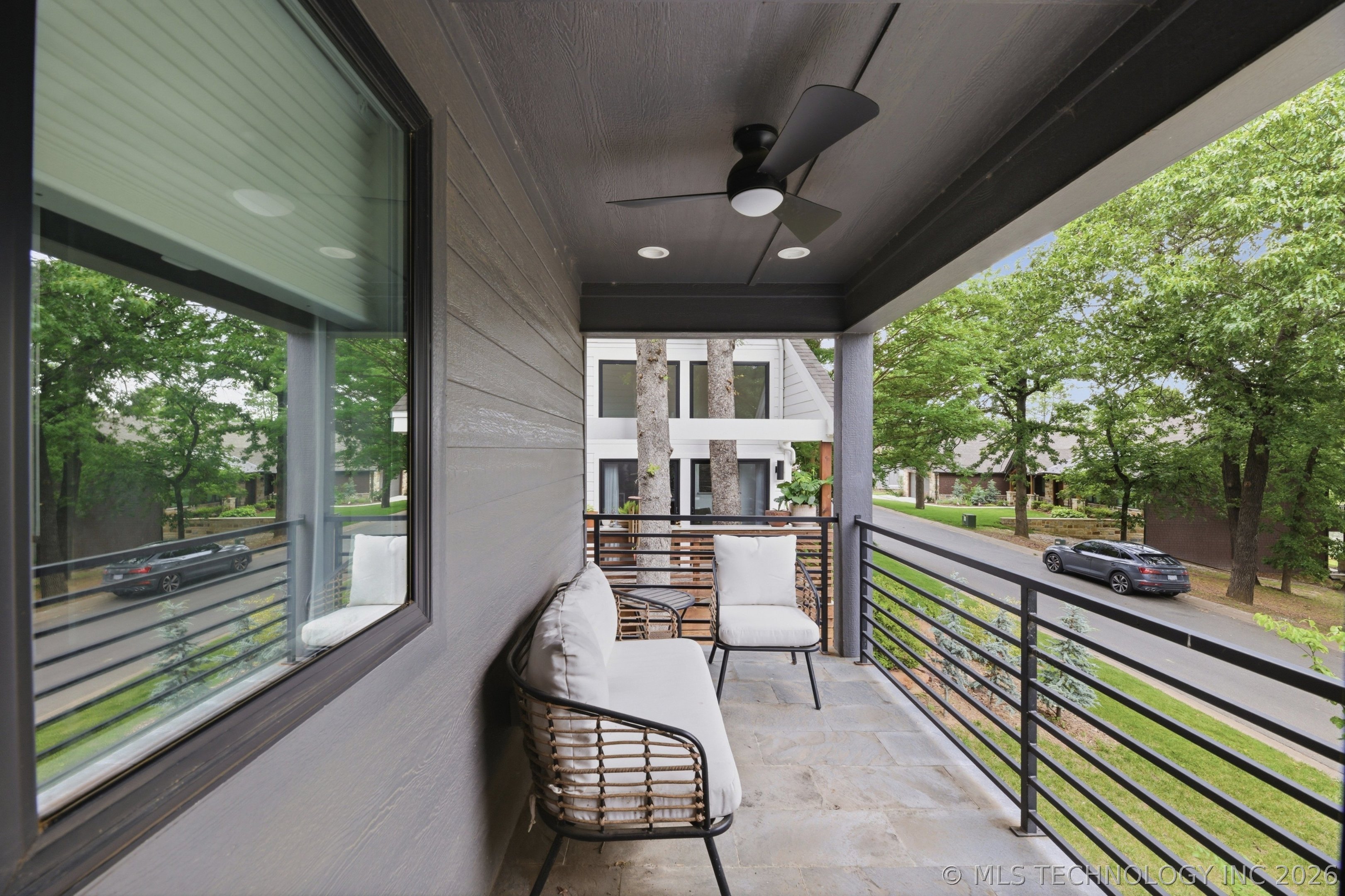 9708 S Maplewood Avenue Property Photo 33
