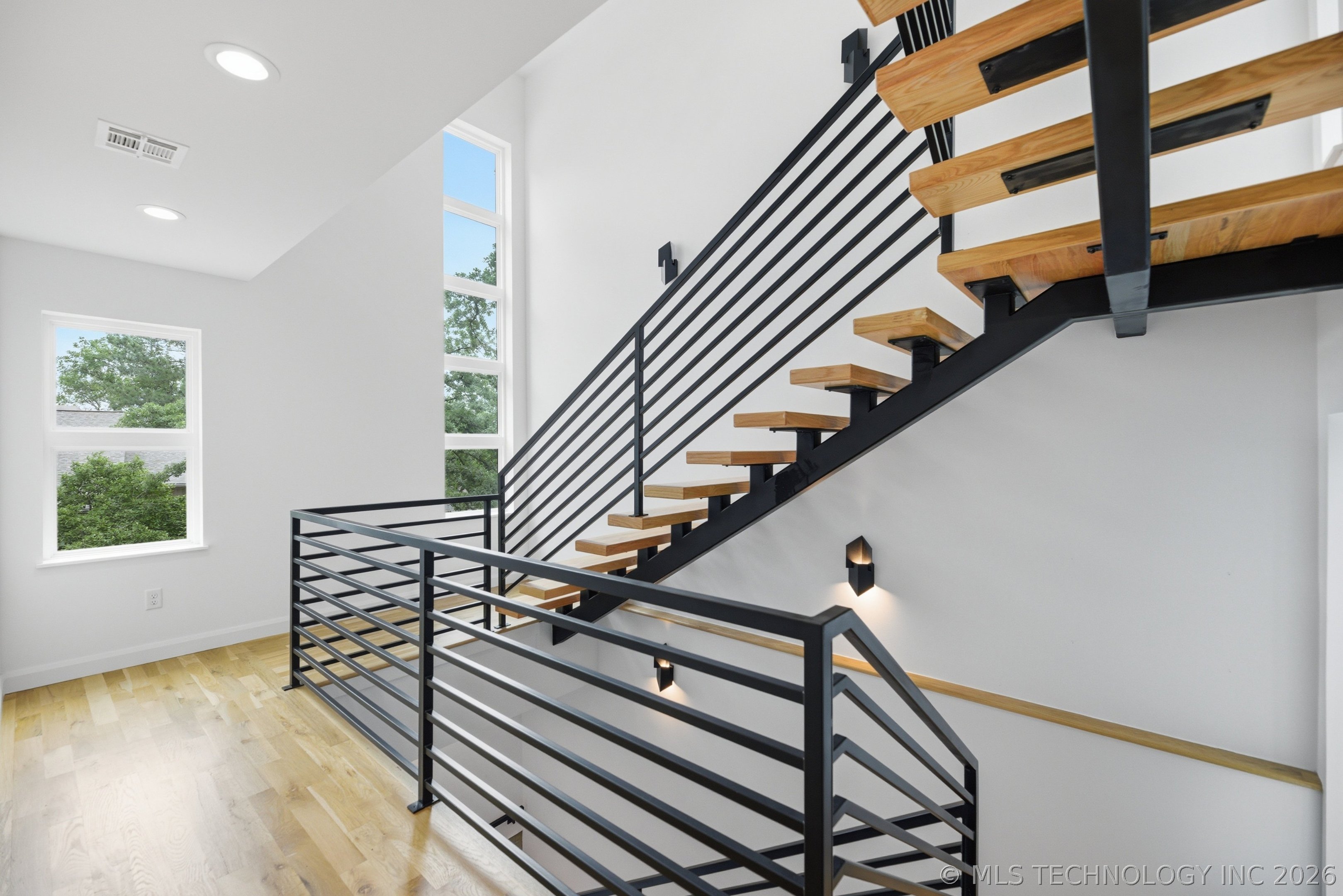 9708 S Maplewood Avenue Property Photo 34