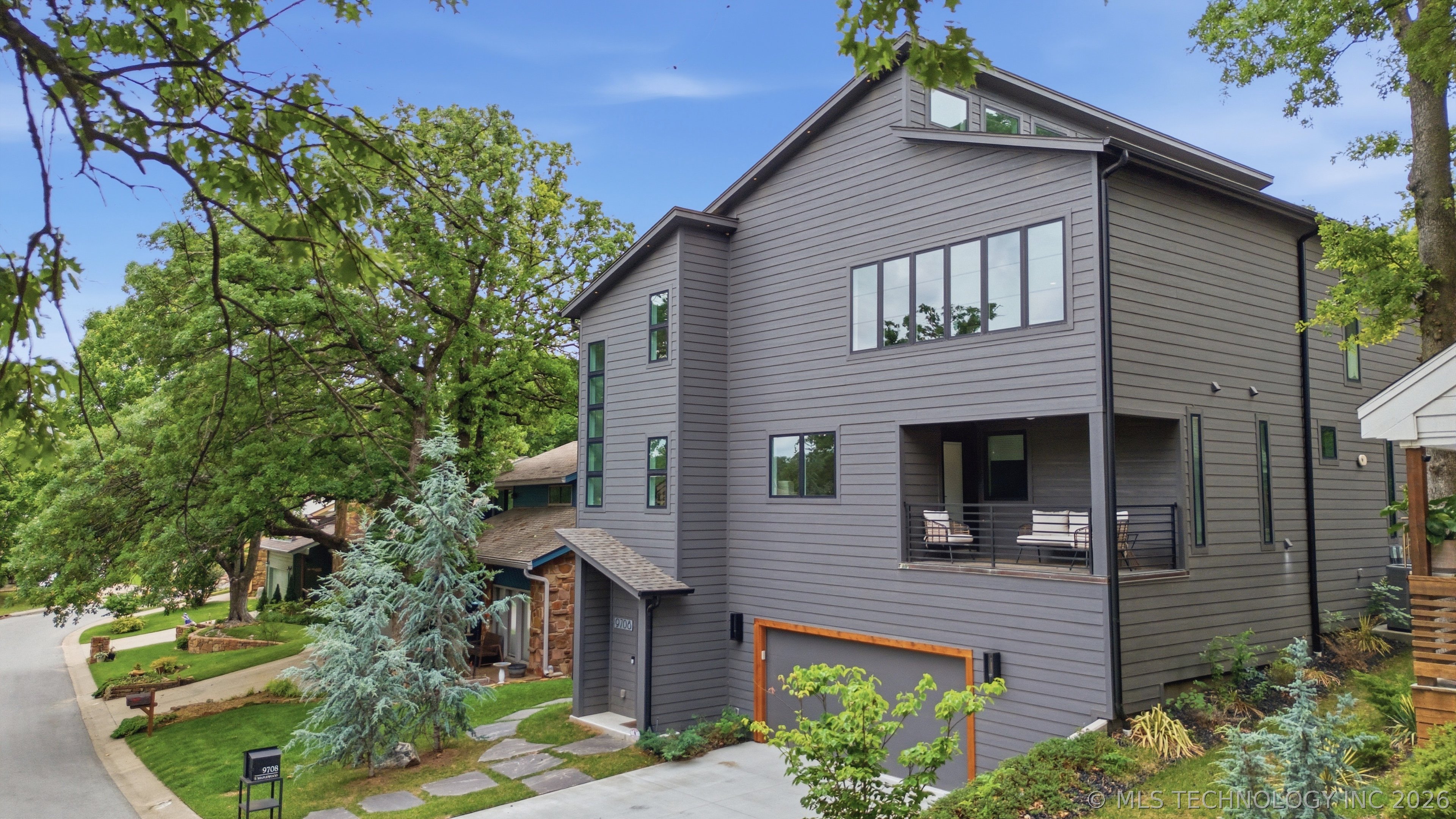 9708 S Maplewood Avenue Property Photo 41