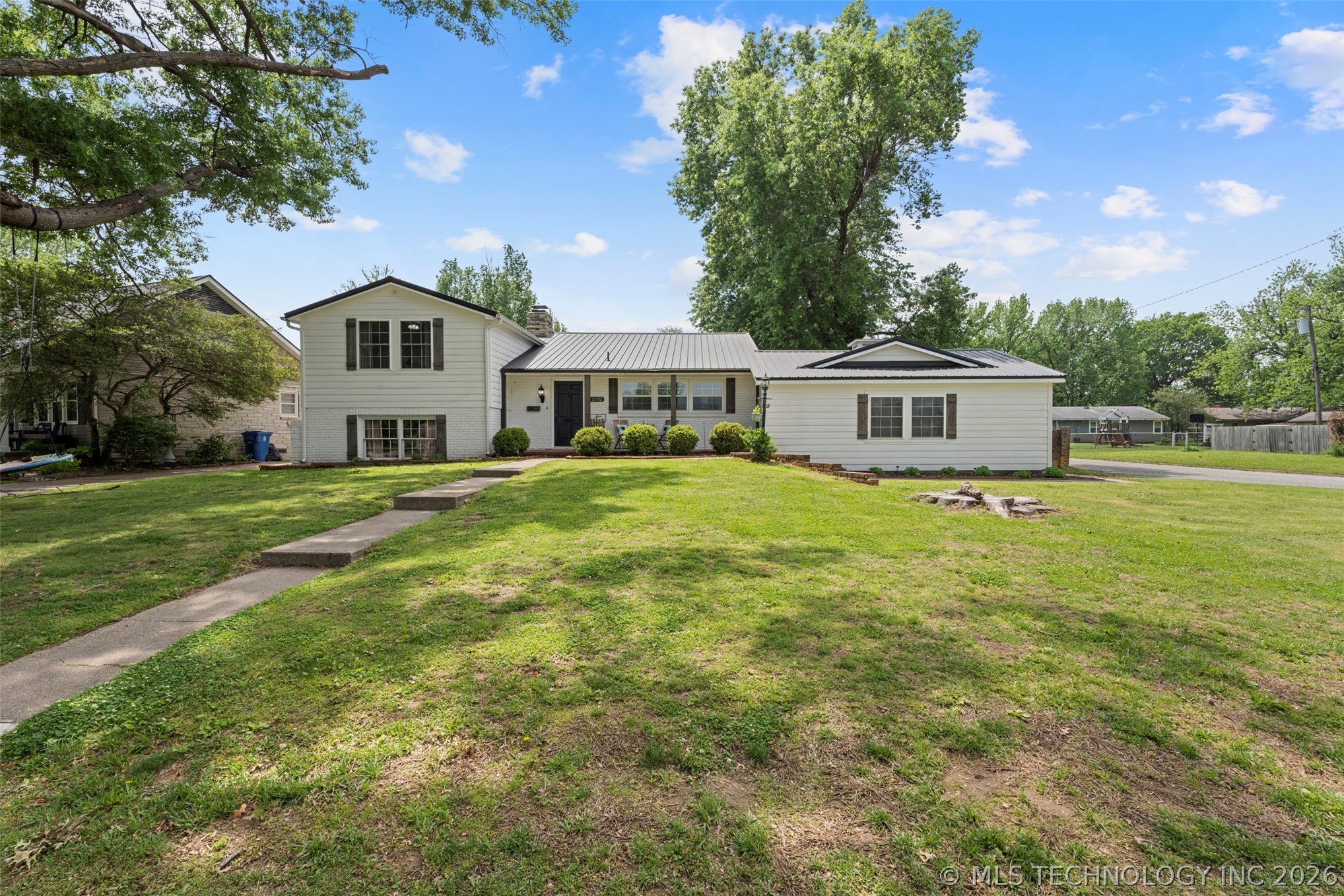 2102 Yale Avenue Property Photo 1
