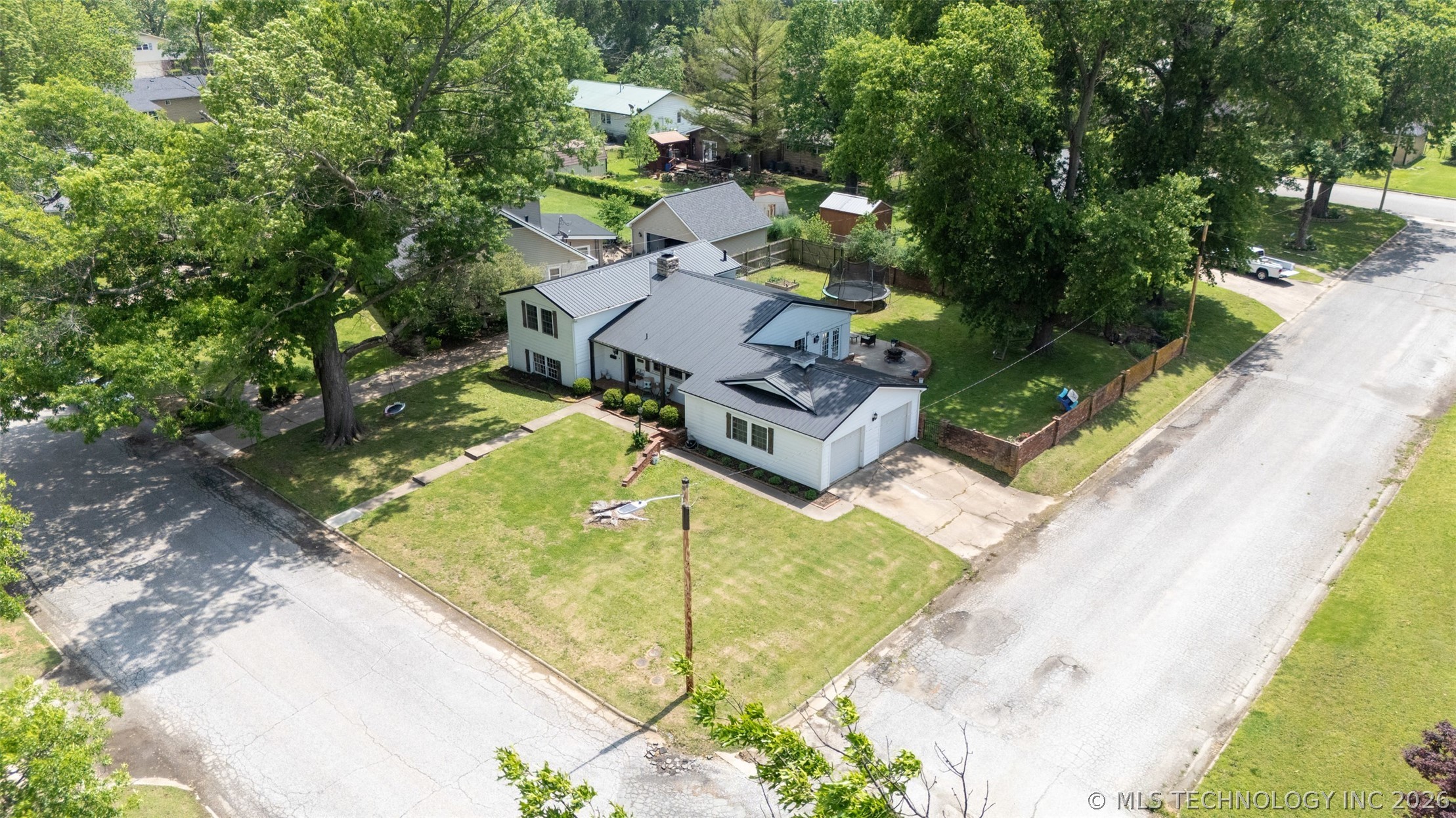 2102 Yale Avenue Property Photo 4