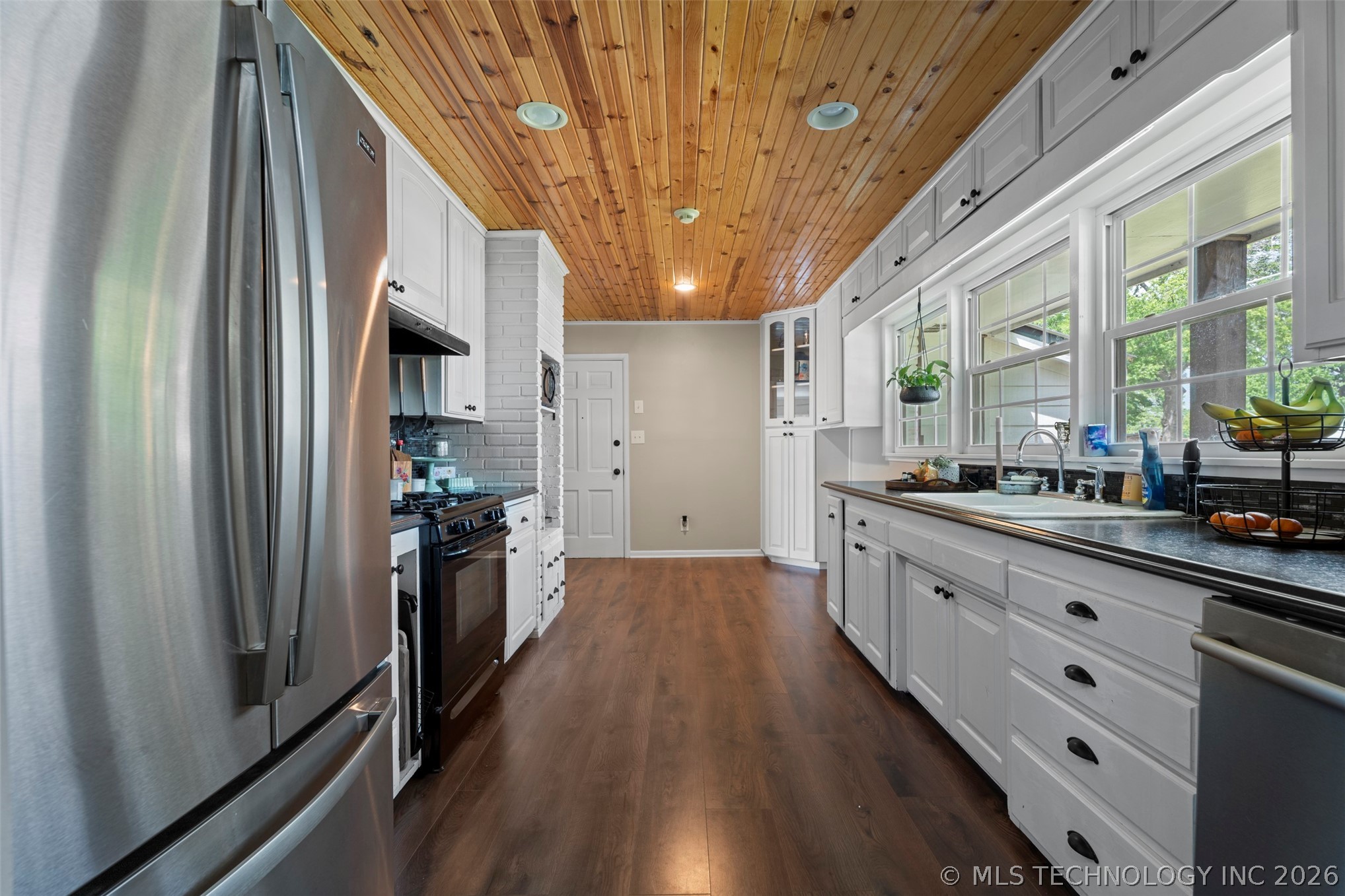 2102 Yale Avenue Property Photo 9