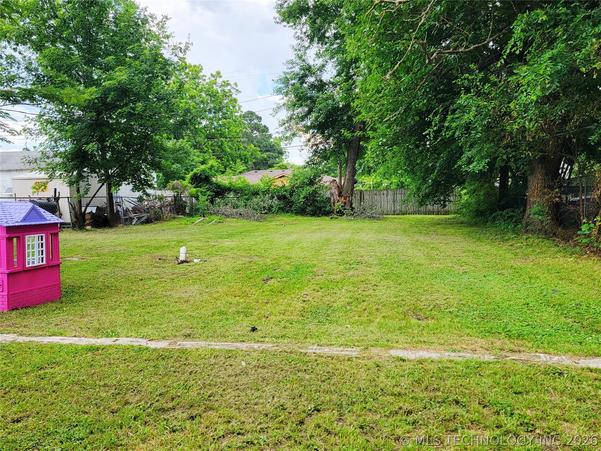 509 N Burgess Property Photo 3