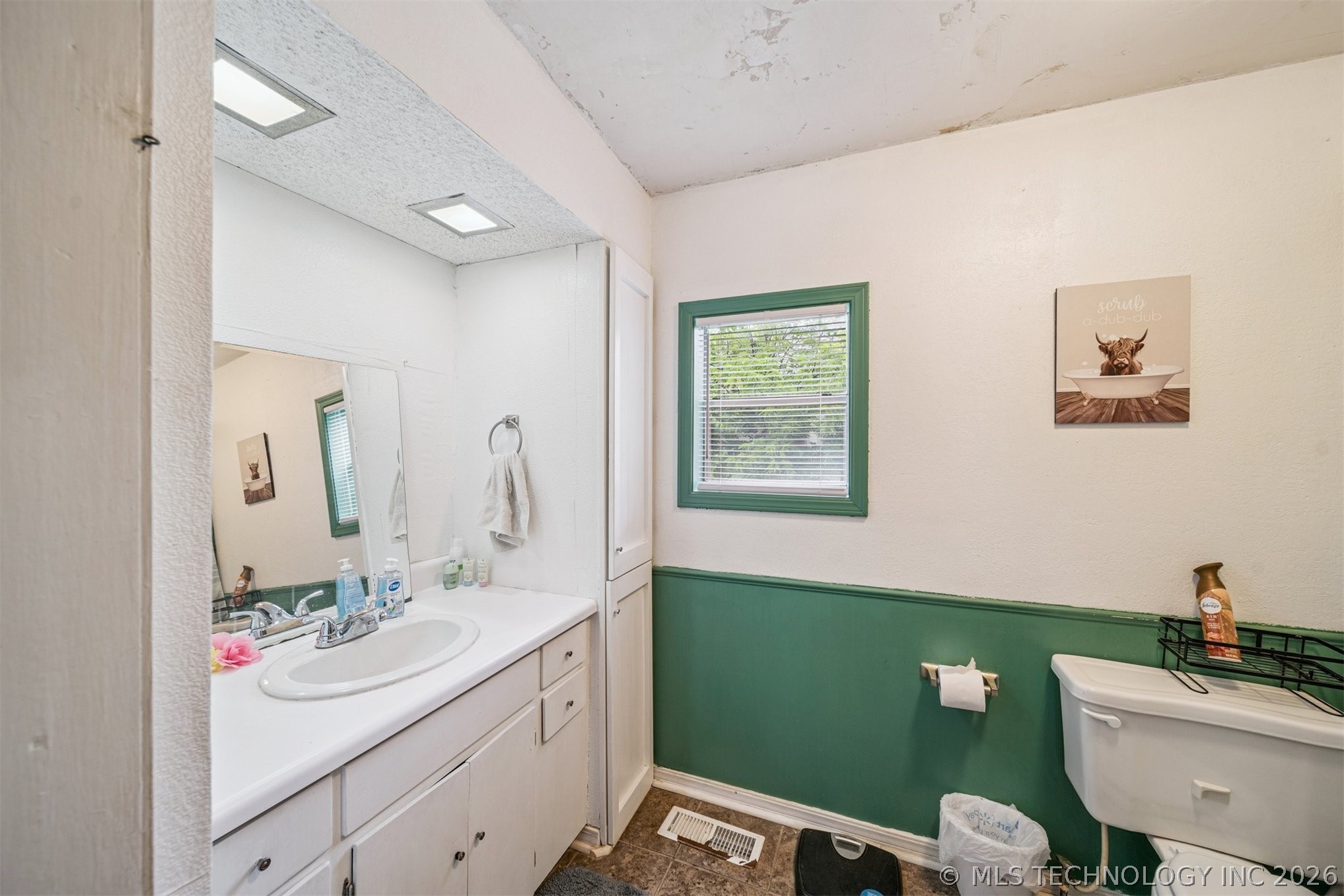 404 E Maple Street Property Photo 9