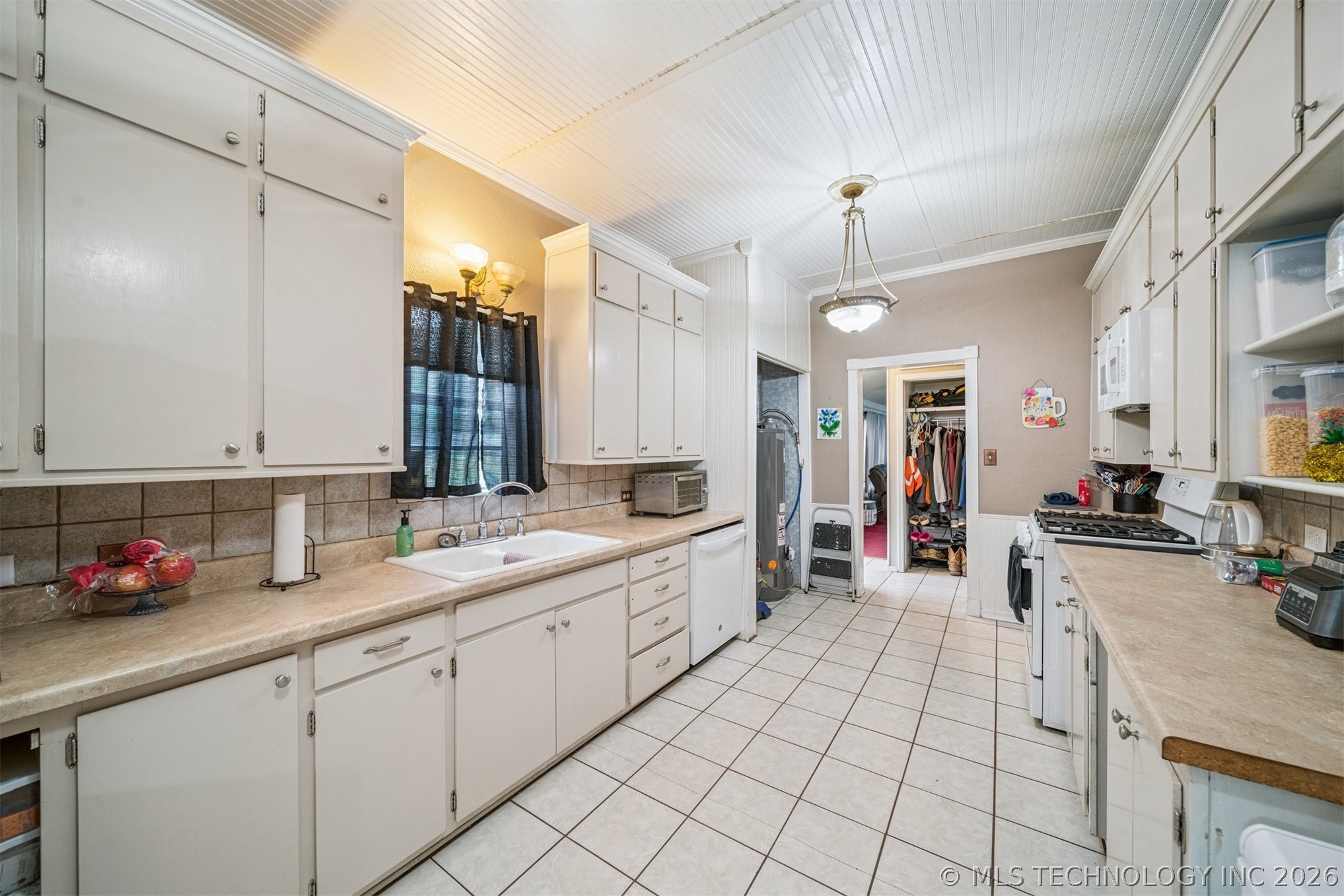 404 E Maple Street Property Photo 12