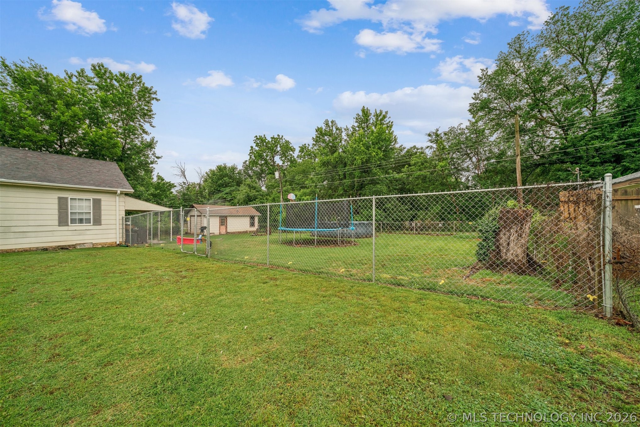 404 E Maple Street Property Photo 16