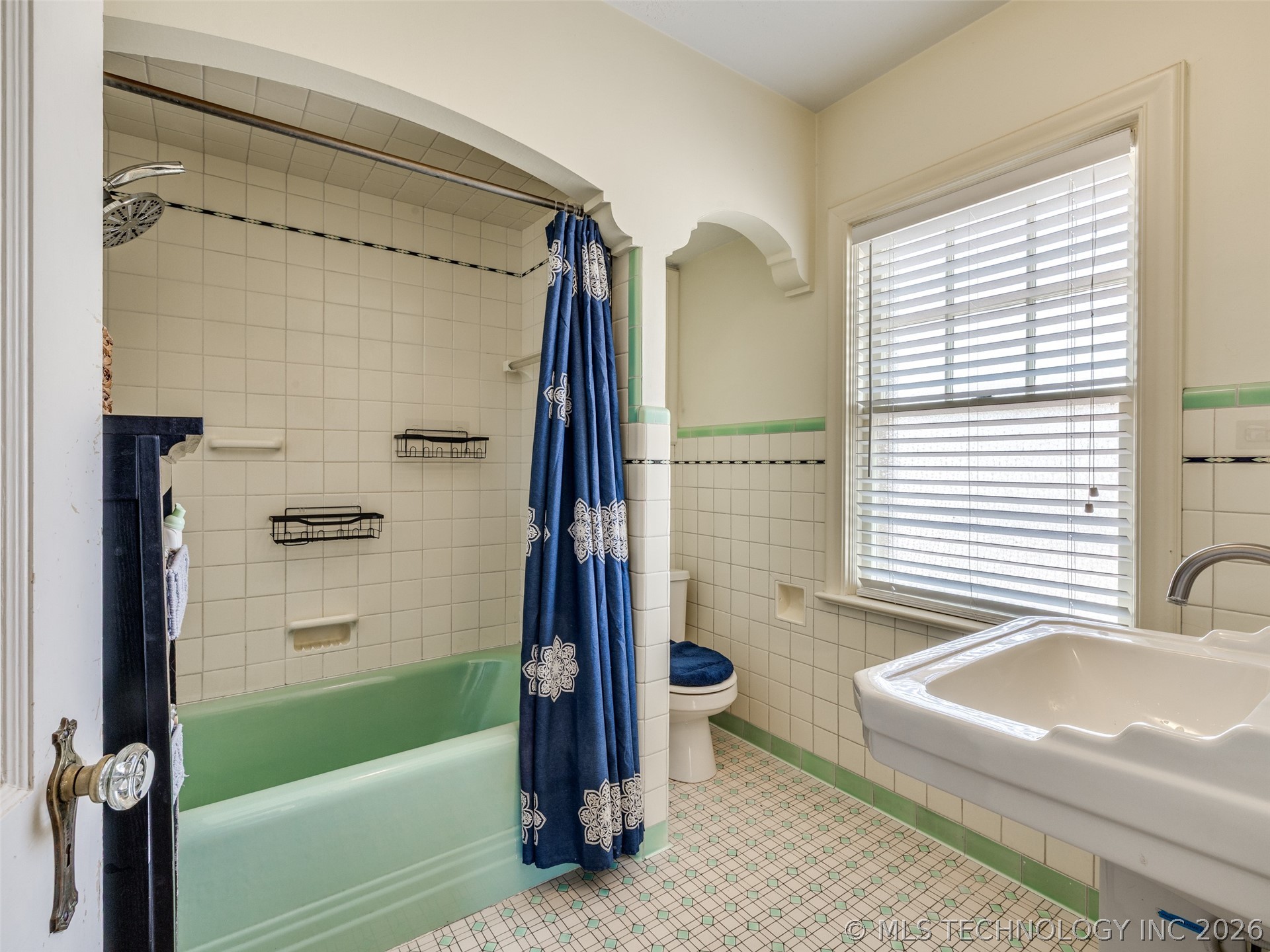 401 W 6th Avenue Property Photo 44