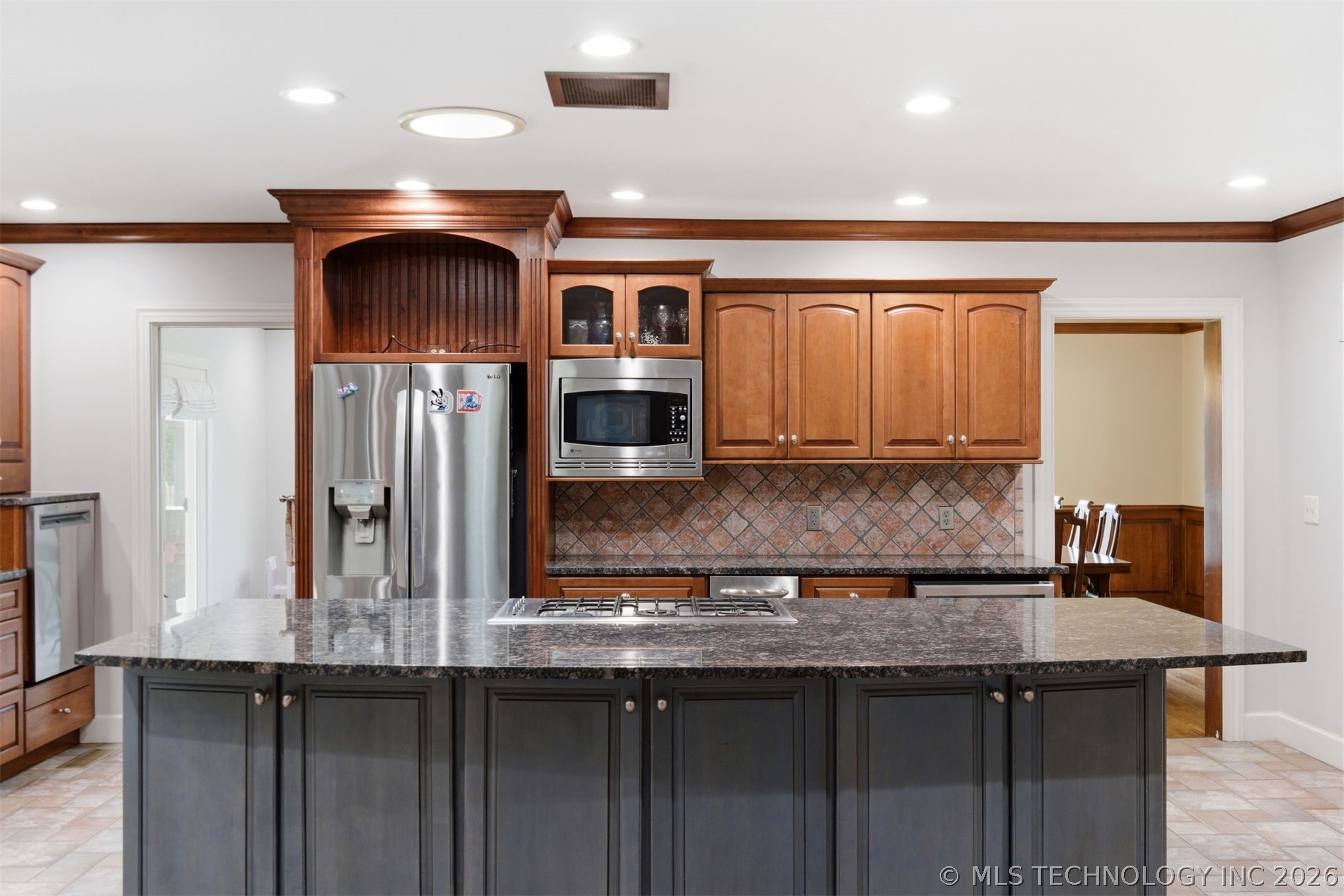 3855 S Utica Avenue Property Photo 10