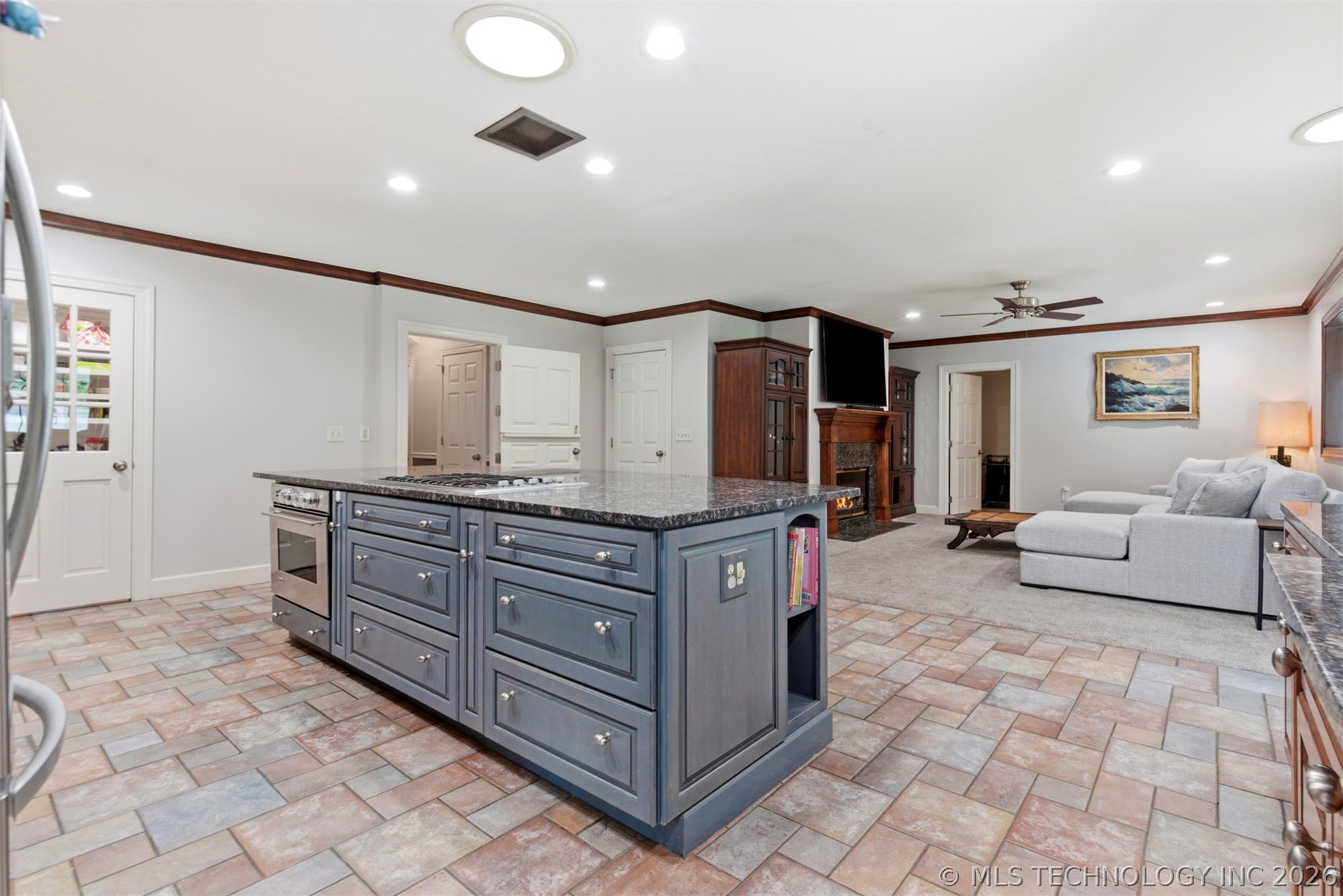 3855 S Utica Avenue Property Photo 13