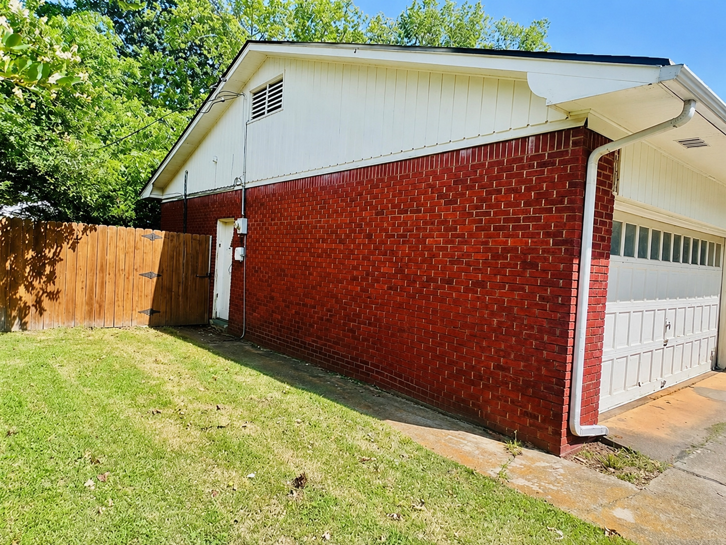 1736 Tiverton Street Property Photo 2