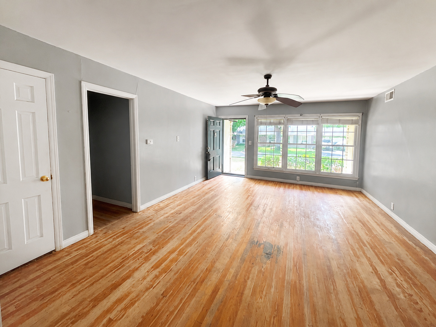 1736 Tiverton Street Property Photo 4