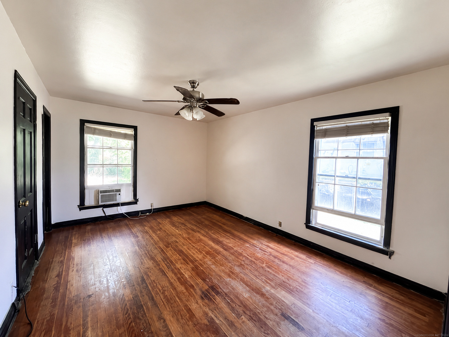 1736 Tiverton Street Property Photo 6