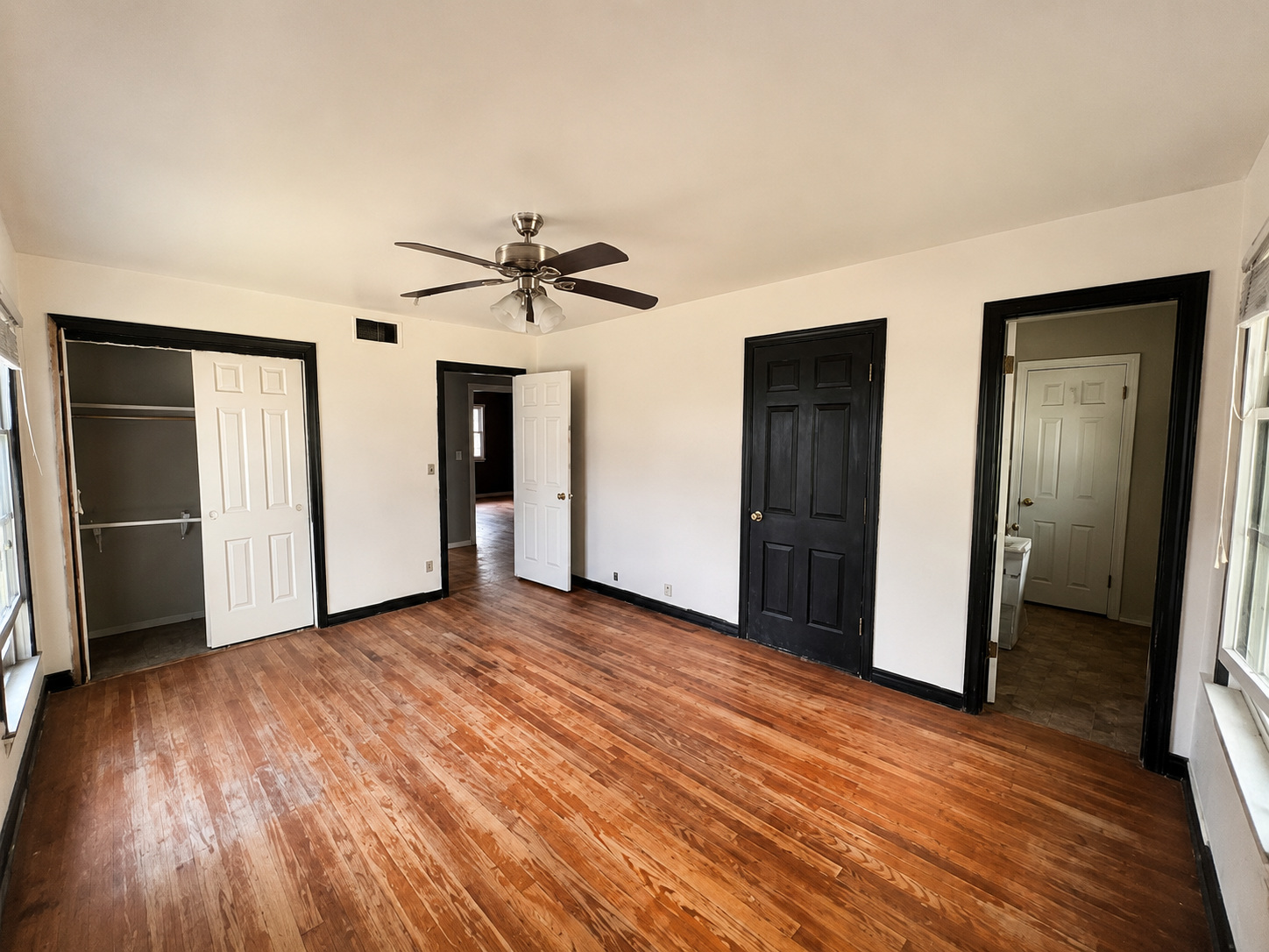 1736 Tiverton Street Property Photo 9