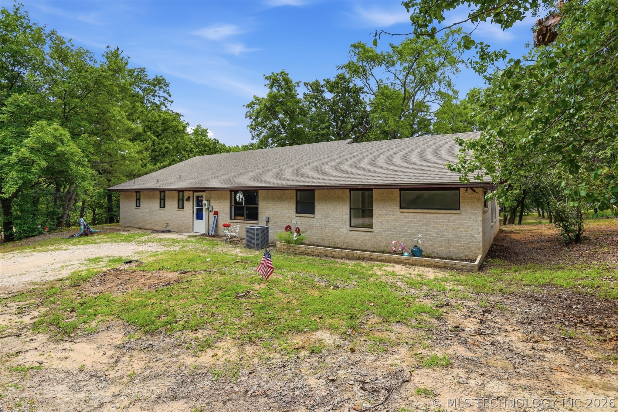 2702 Redbud Lane Property Photo 2