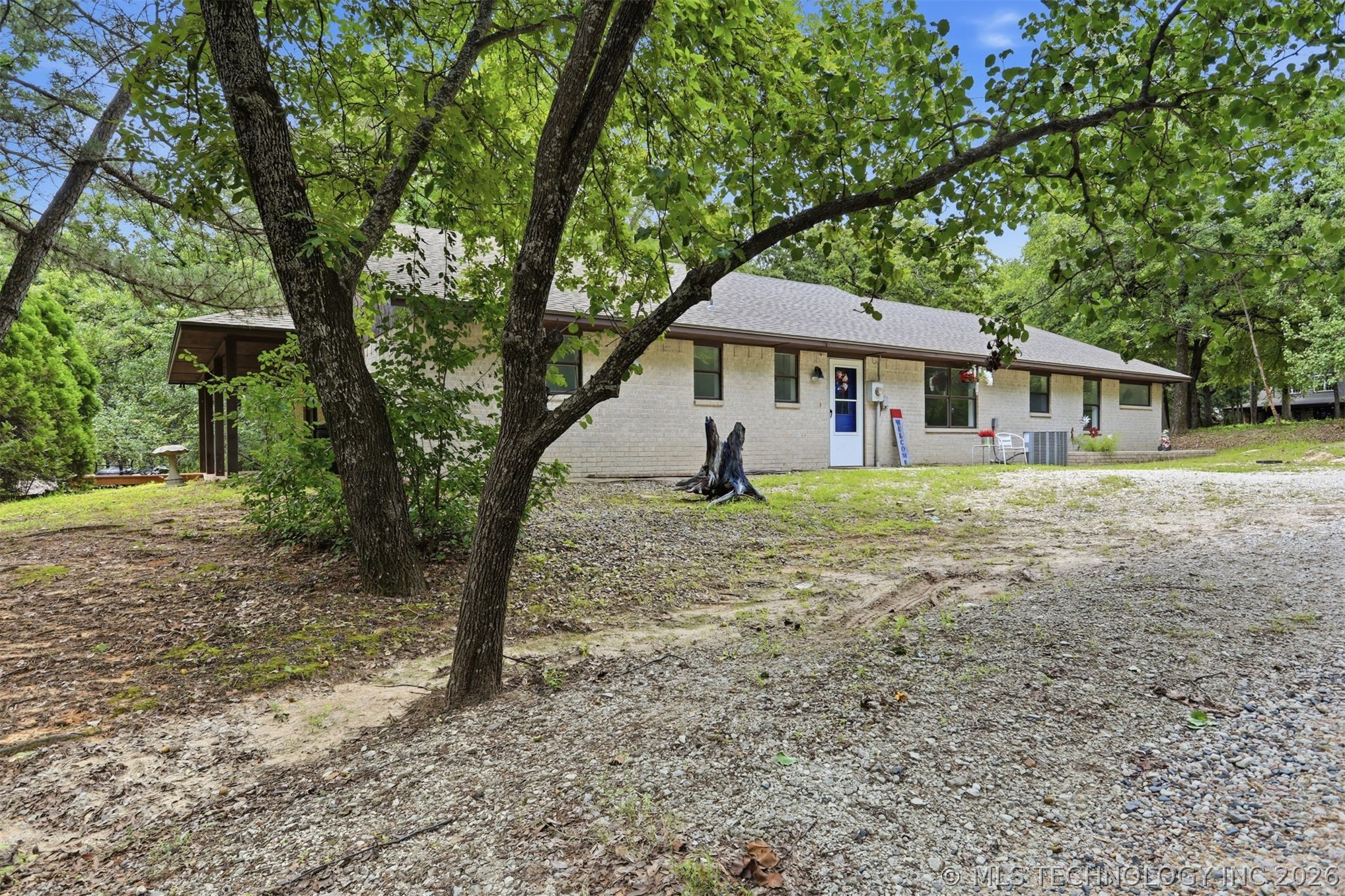 2702 Redbud Lane Property Photo 3