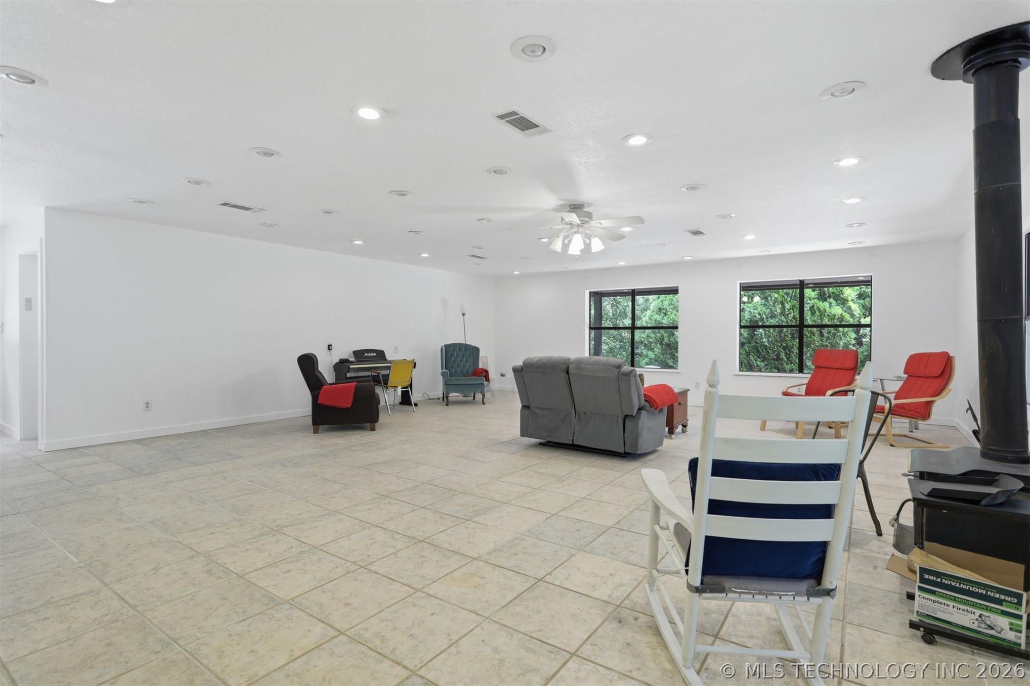 2702 Redbud Lane Property Photo 4