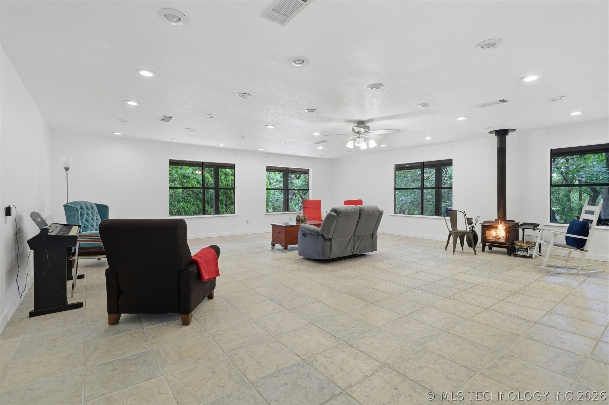 2702 Redbud Lane Property Photo 5