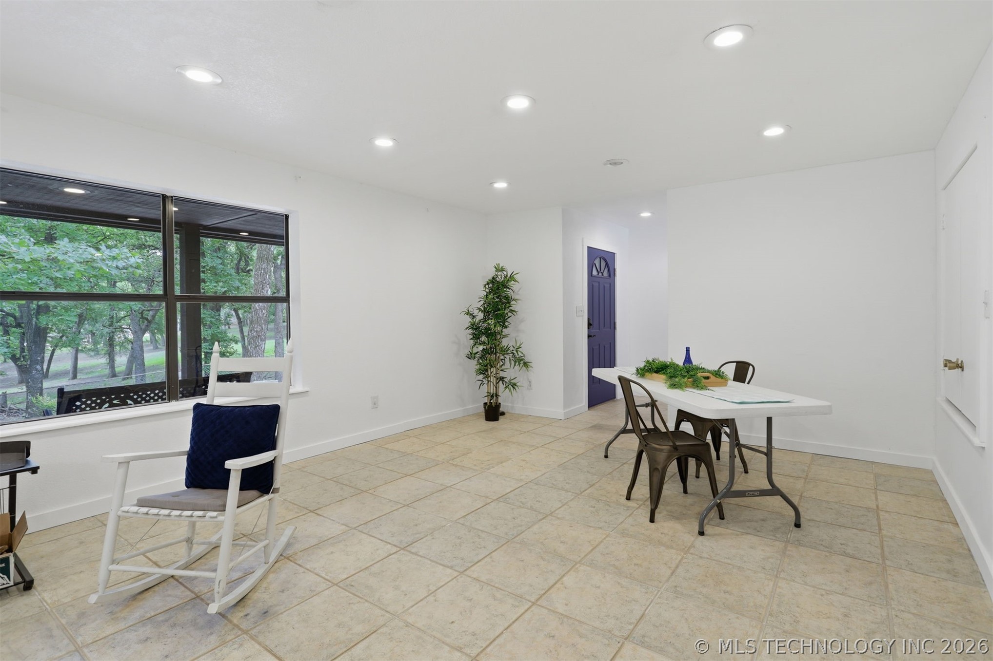 2702 Redbud Lane Property Photo 8