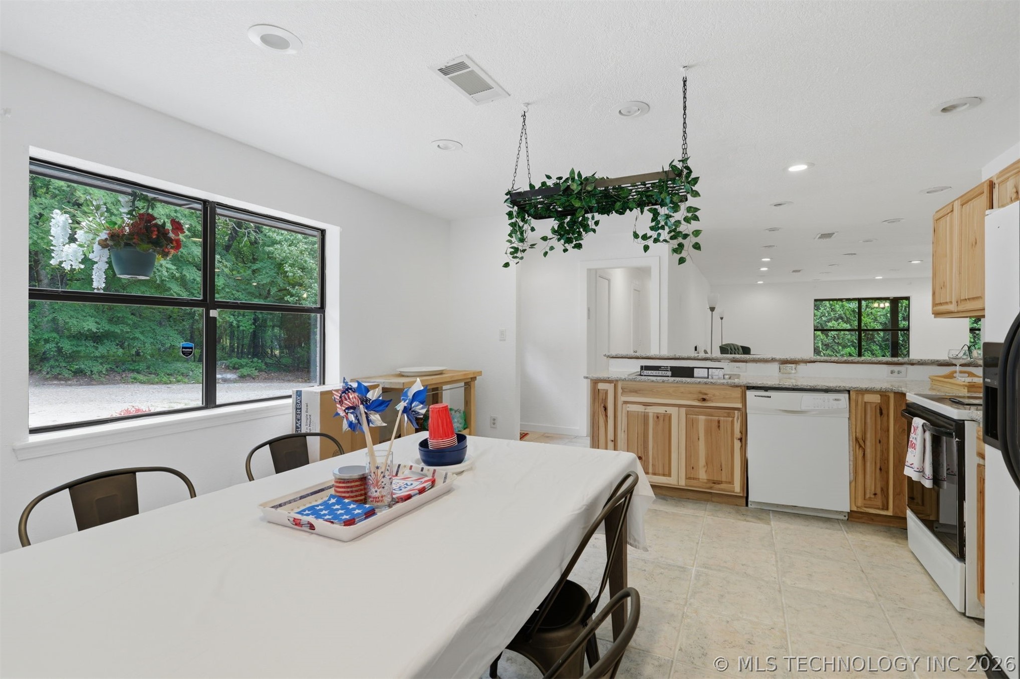 2702 Redbud Lane Property Photo 10