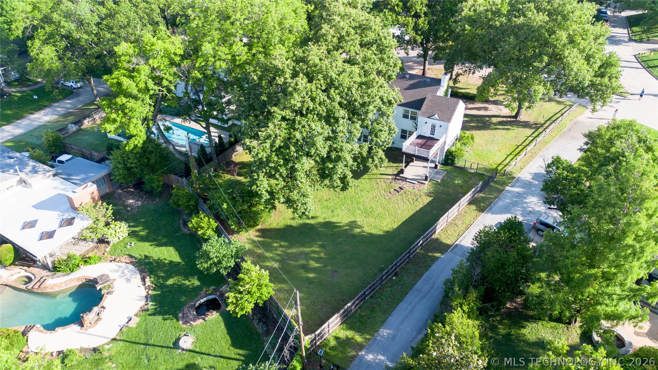 1916 E 38th Street Property Photo 6