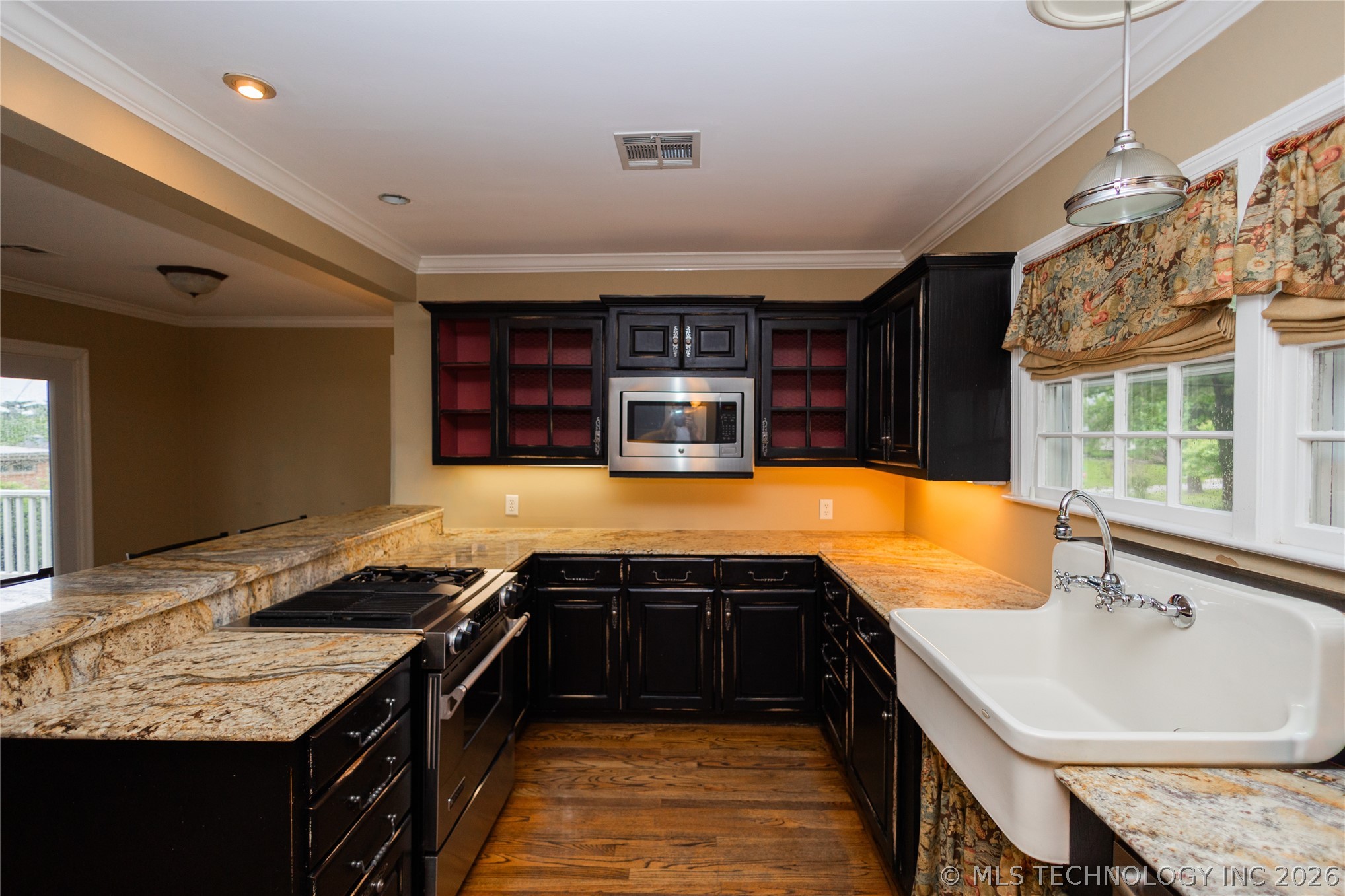 1916 E 38th Street Property Photo 10
