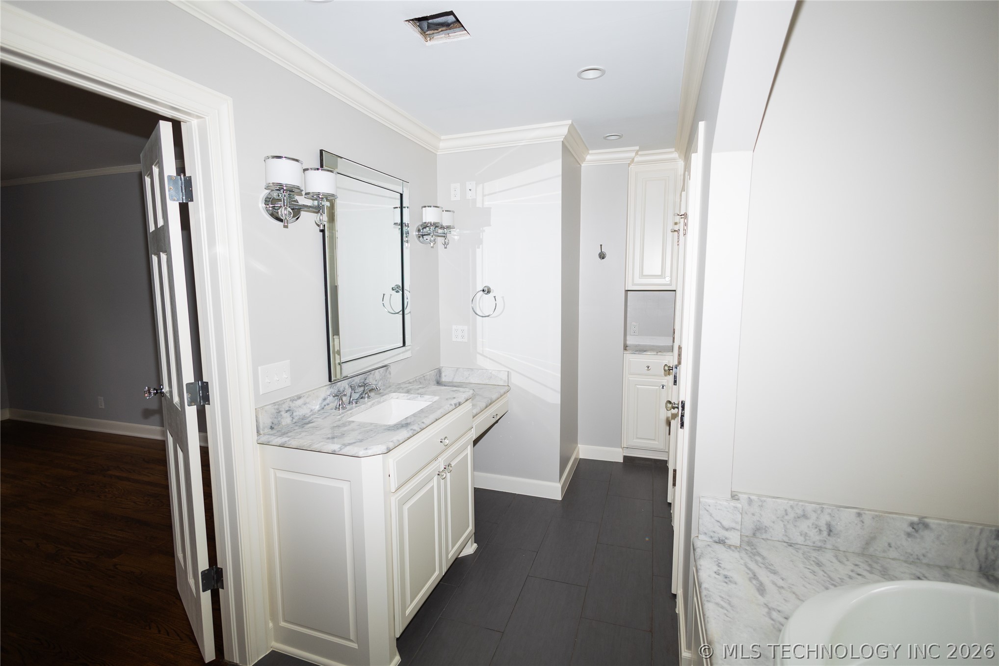 1916 E 38th Street Property Photo 28