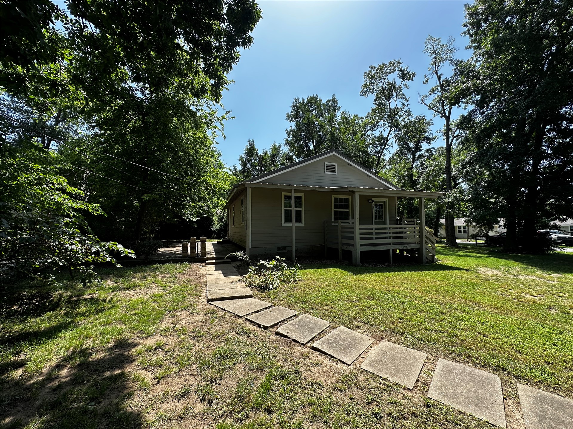747 S Bluff Avenue W Property Photo 4