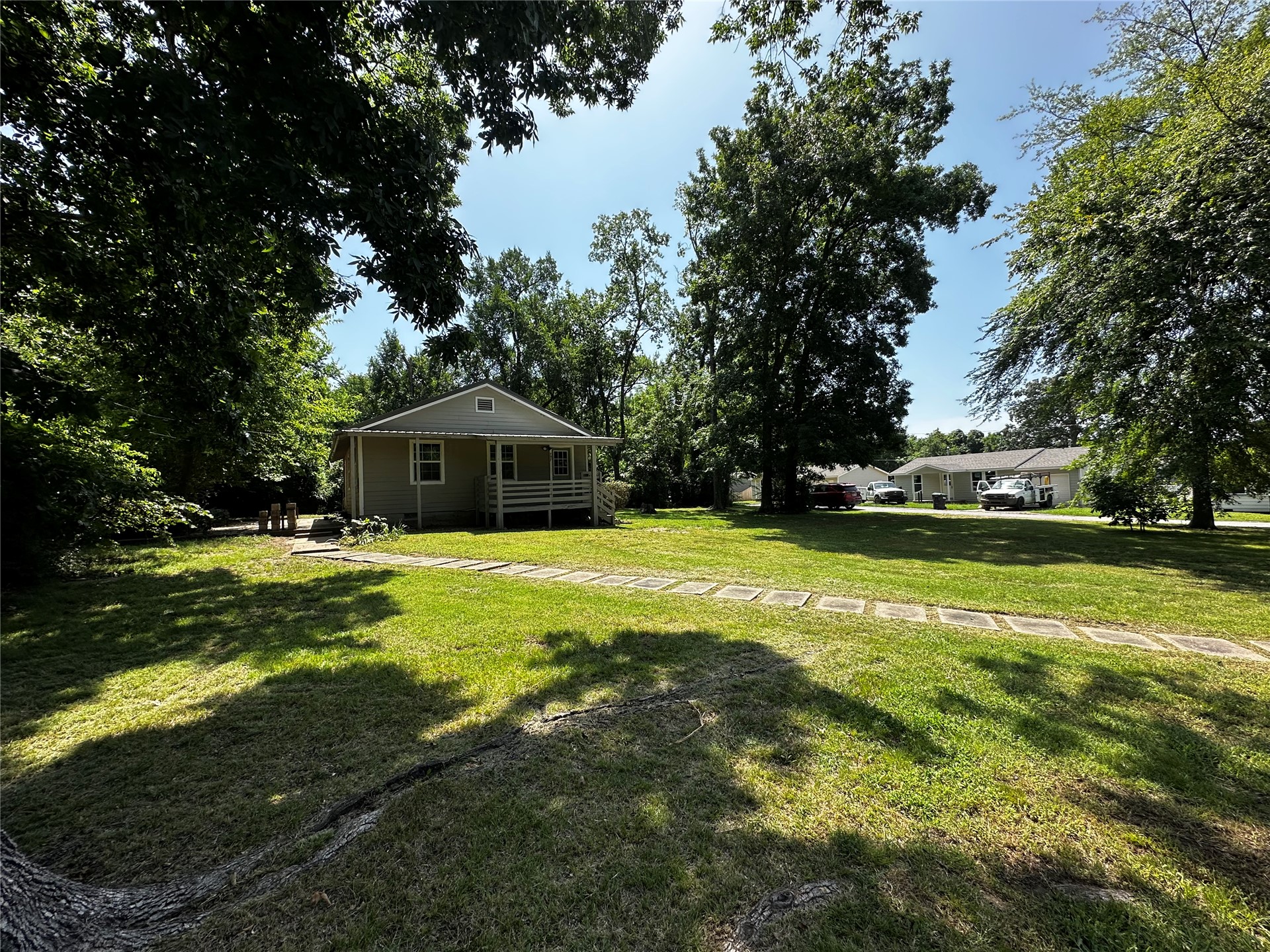 747 S Bluff Avenue W Property Photo 8