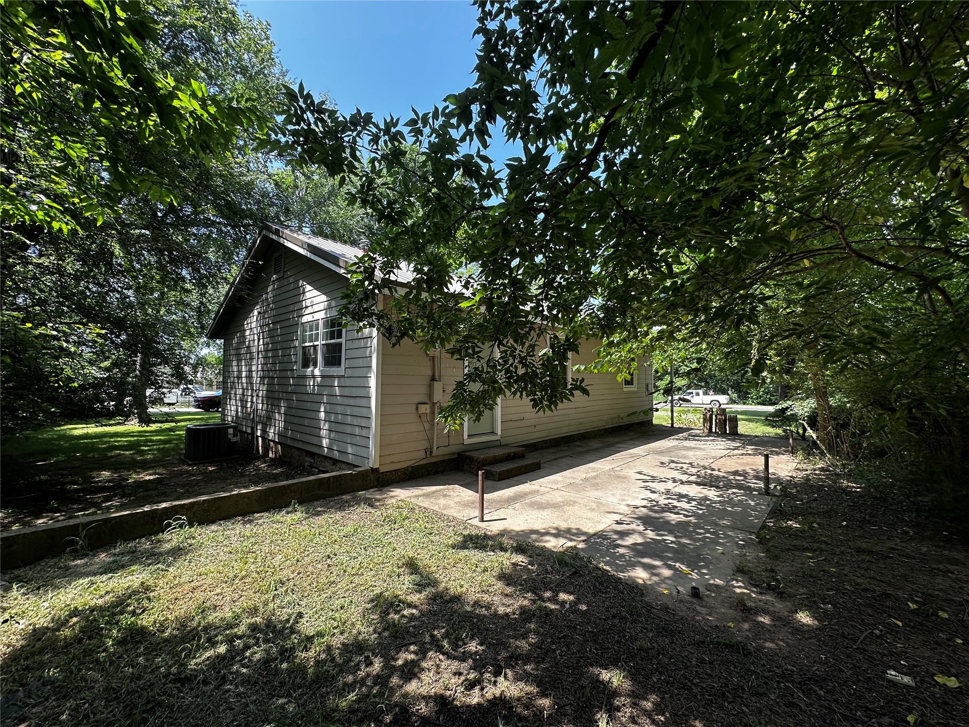 747 S Bluff Avenue W Property Photo 10
