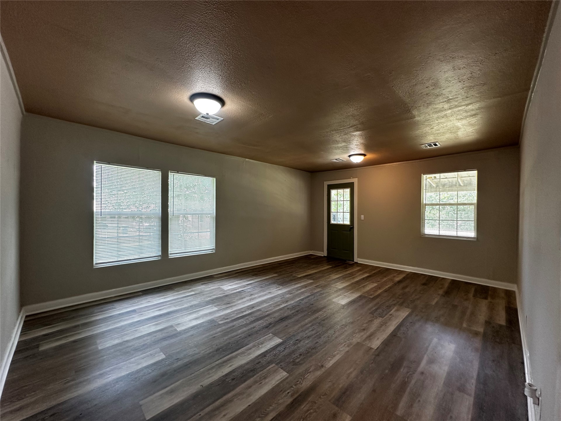 747 S Bluff Avenue W Property Photo 32