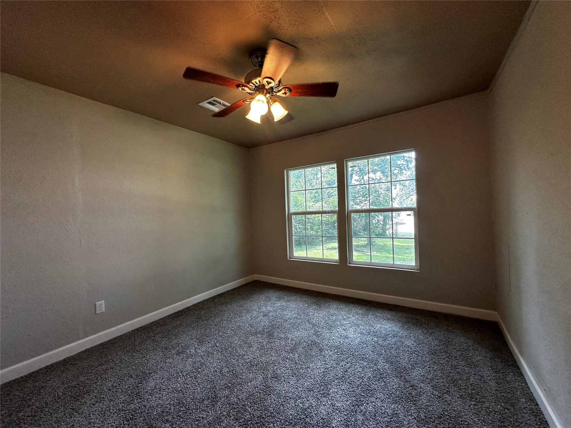 747 S Bluff Avenue W Property Photo 43