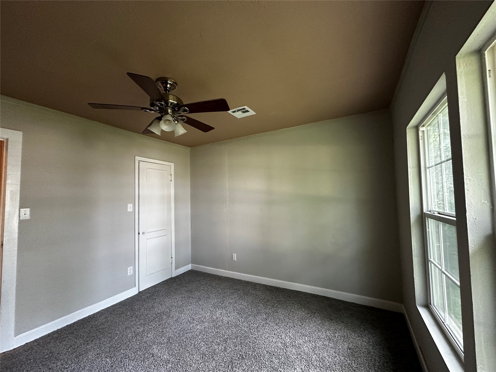 747 S Bluff Avenue W Property Photo 44