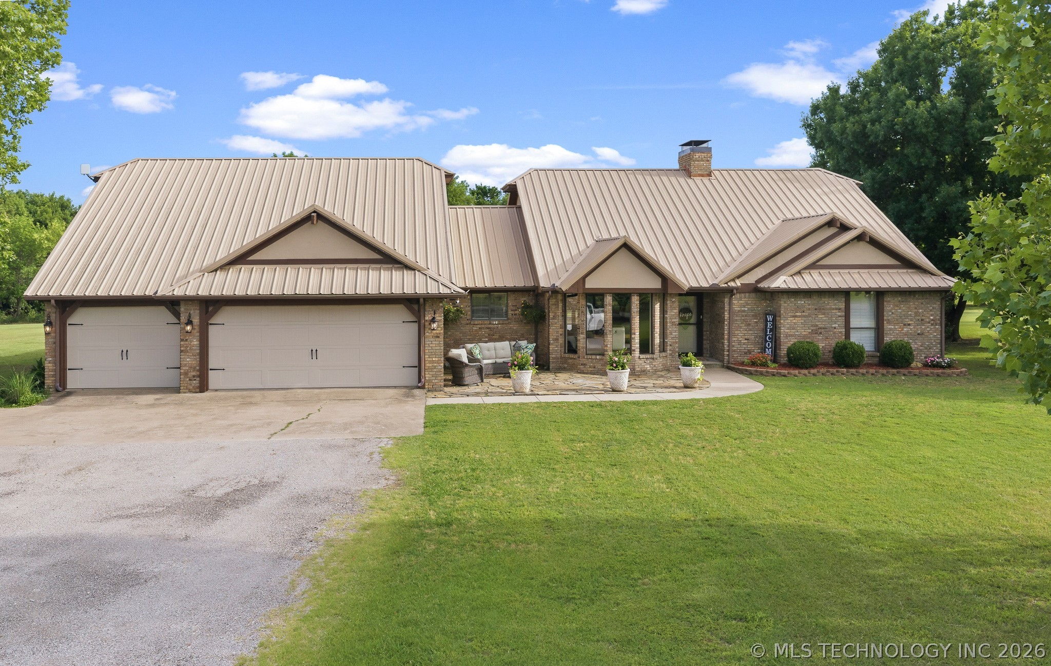 411 Blue Bell Road Property Photo 1