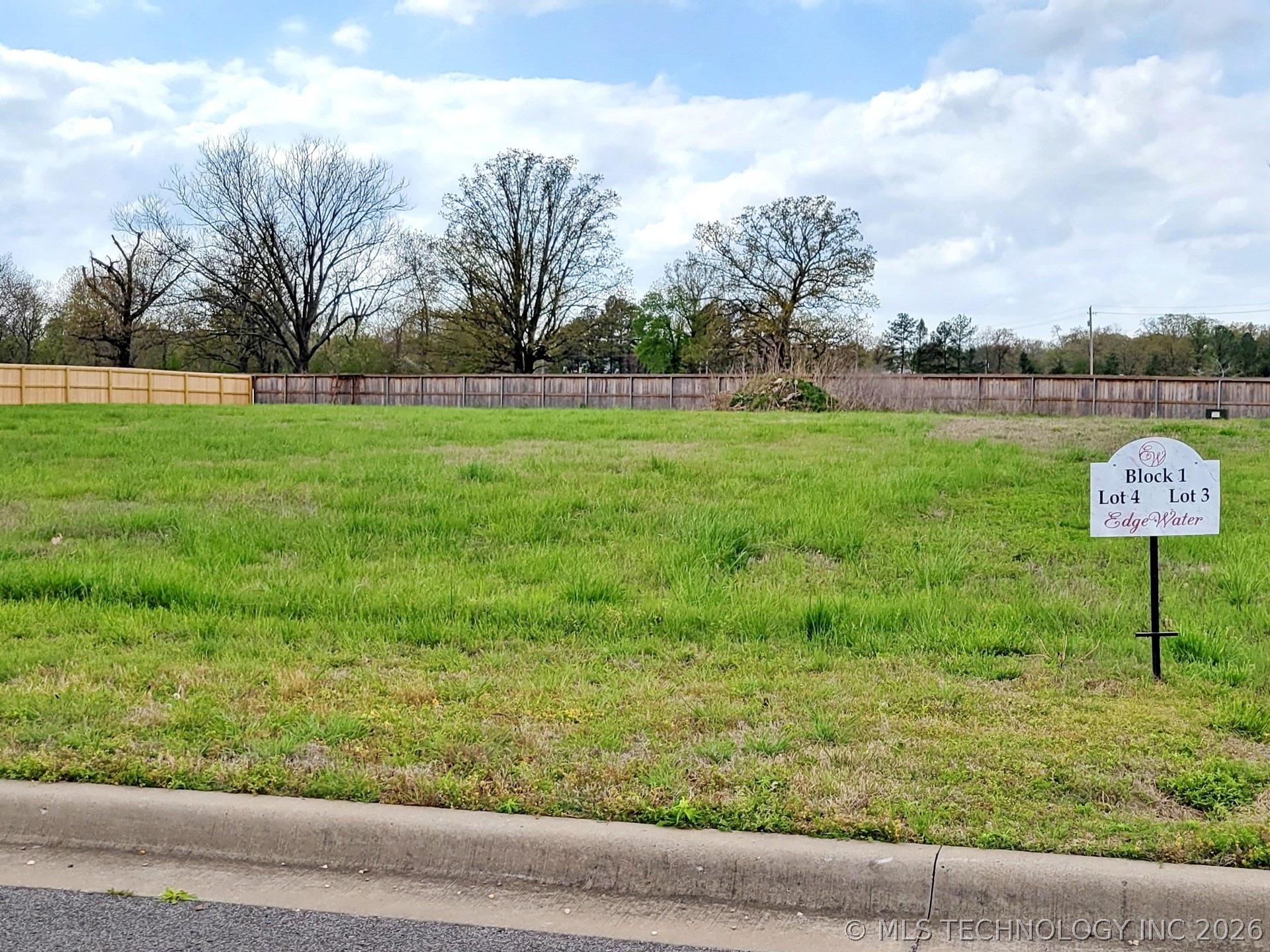 917 Edge Water Boulevard Property Photo 4