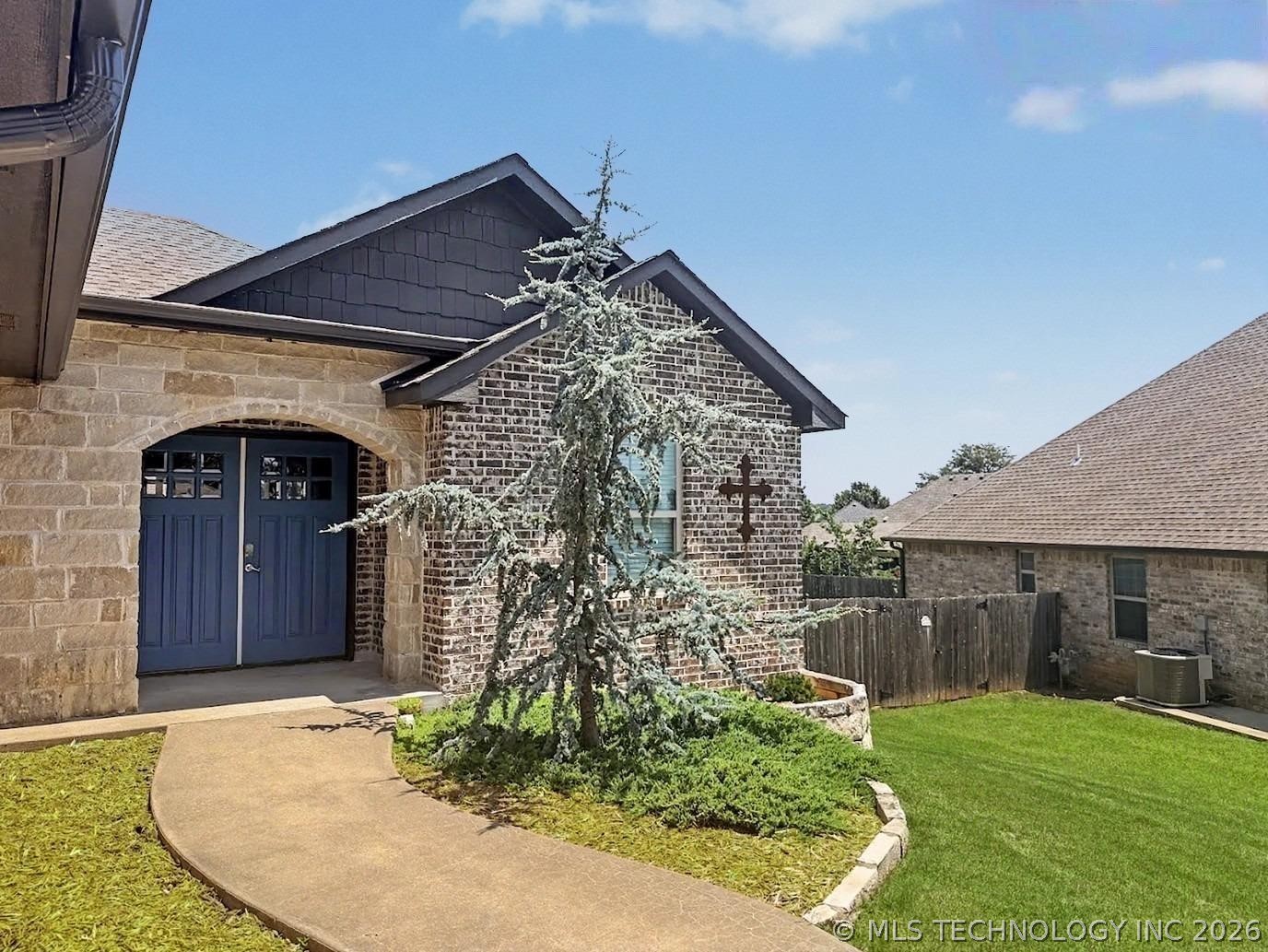 4236 Highland Drive Property Photo 2